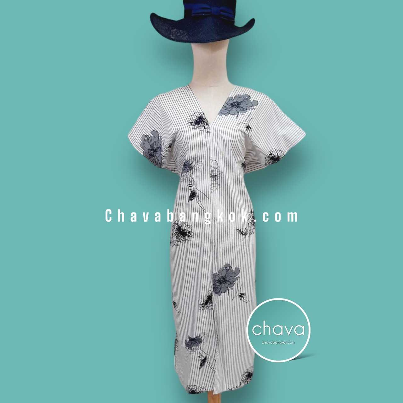 Maxi Dress / สีขาวดำ คอวี ลายดอกไม้ มีแขน  กระดุมหลัง ผ่าด้านหน้า กระเป๋า 2 ข้าง