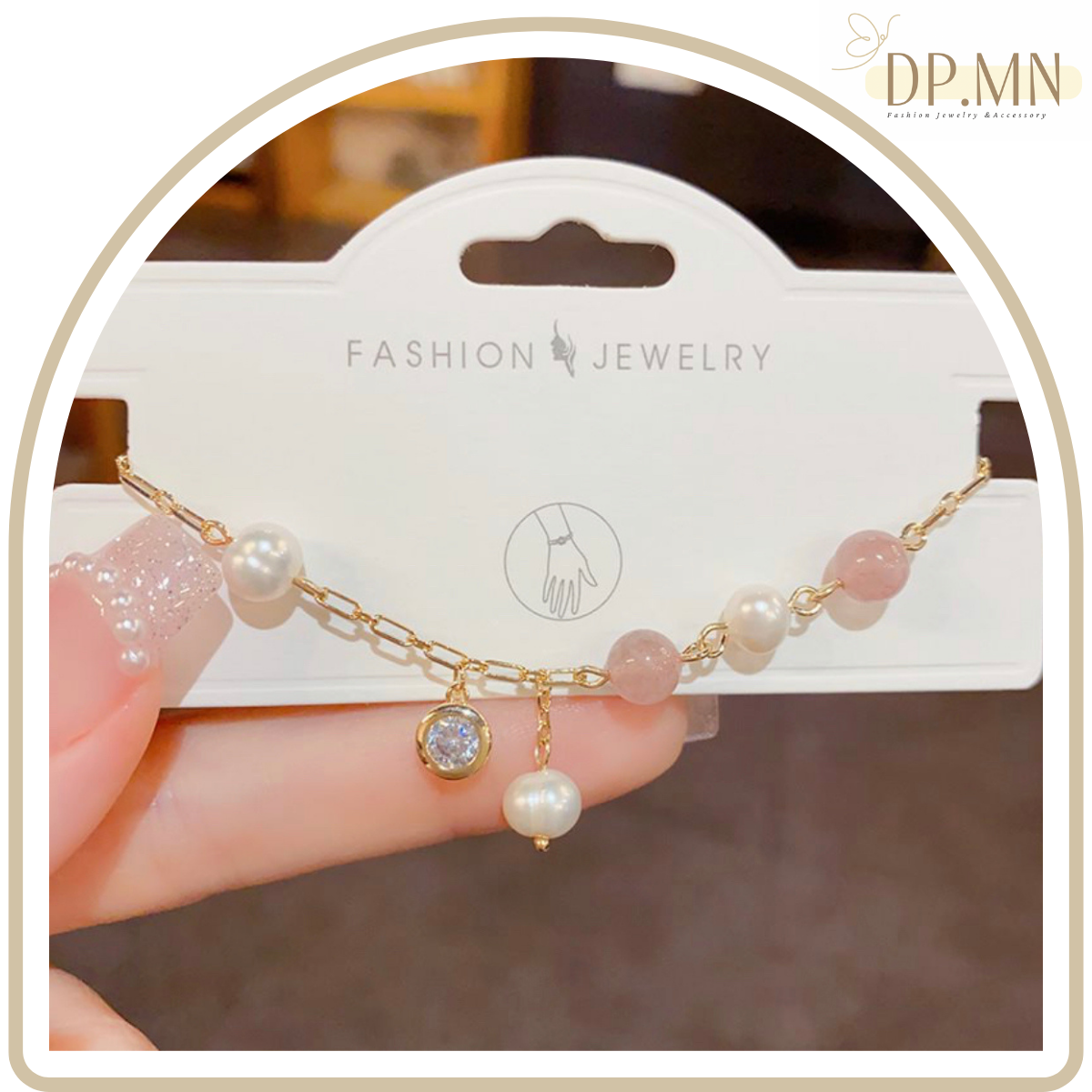 สร้อยข้อมือ CZ ชุบทอง 14K ลายโซ่ ประดับด้วยเพชร CZ กลม และไข่มุกกลมขาวสลับชมพูอมม่วง