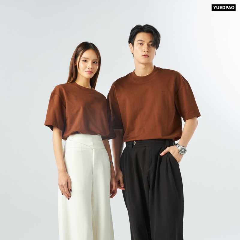Yuedpao เสื้อยืด Feather Comfort Oversized สี Brownie