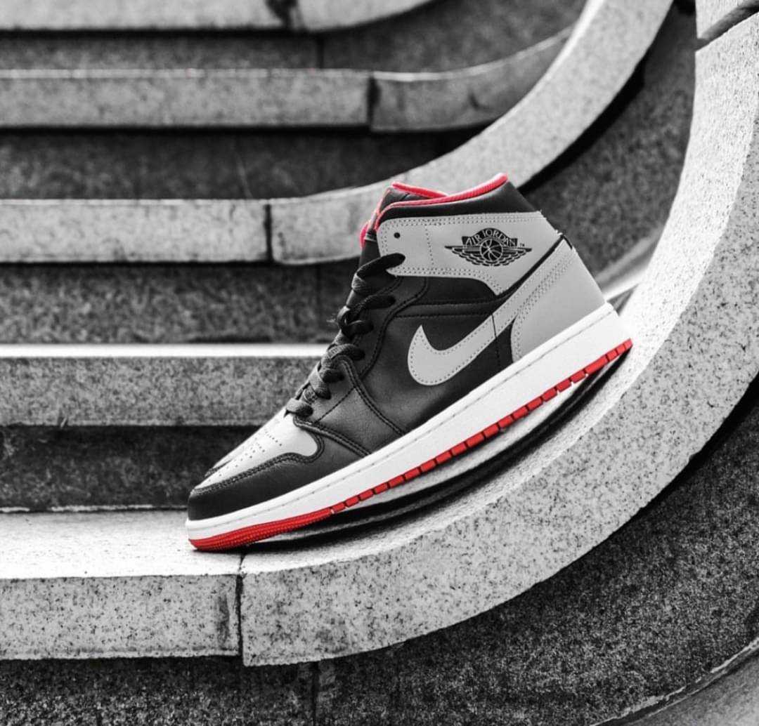 Nike Air Jordan 1 Mid Black Cement  