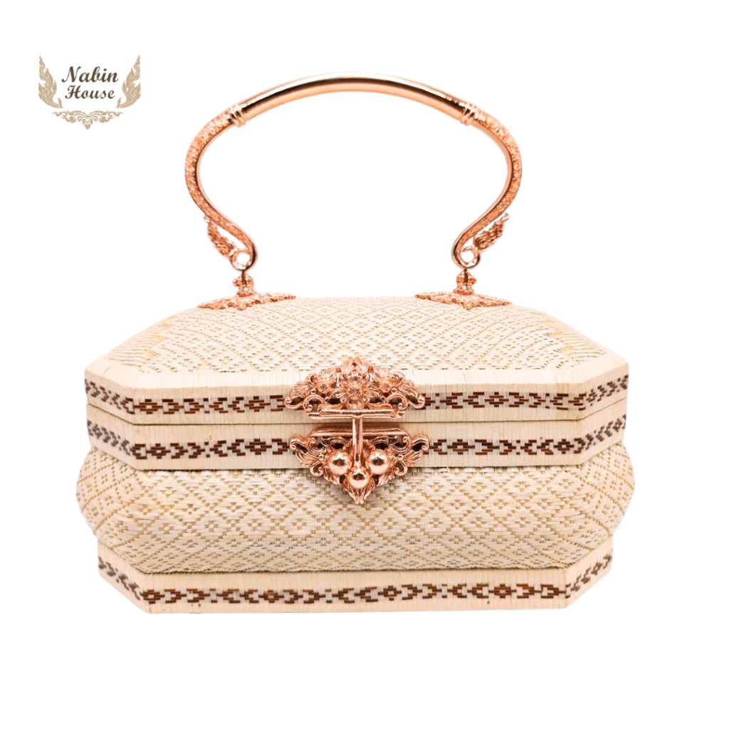 กระเป๋าย่านลิเภาทรงแปดเหลี่ยมหูโลหะสีพิ้งโกลด์ตัวล็อคสามหมุด