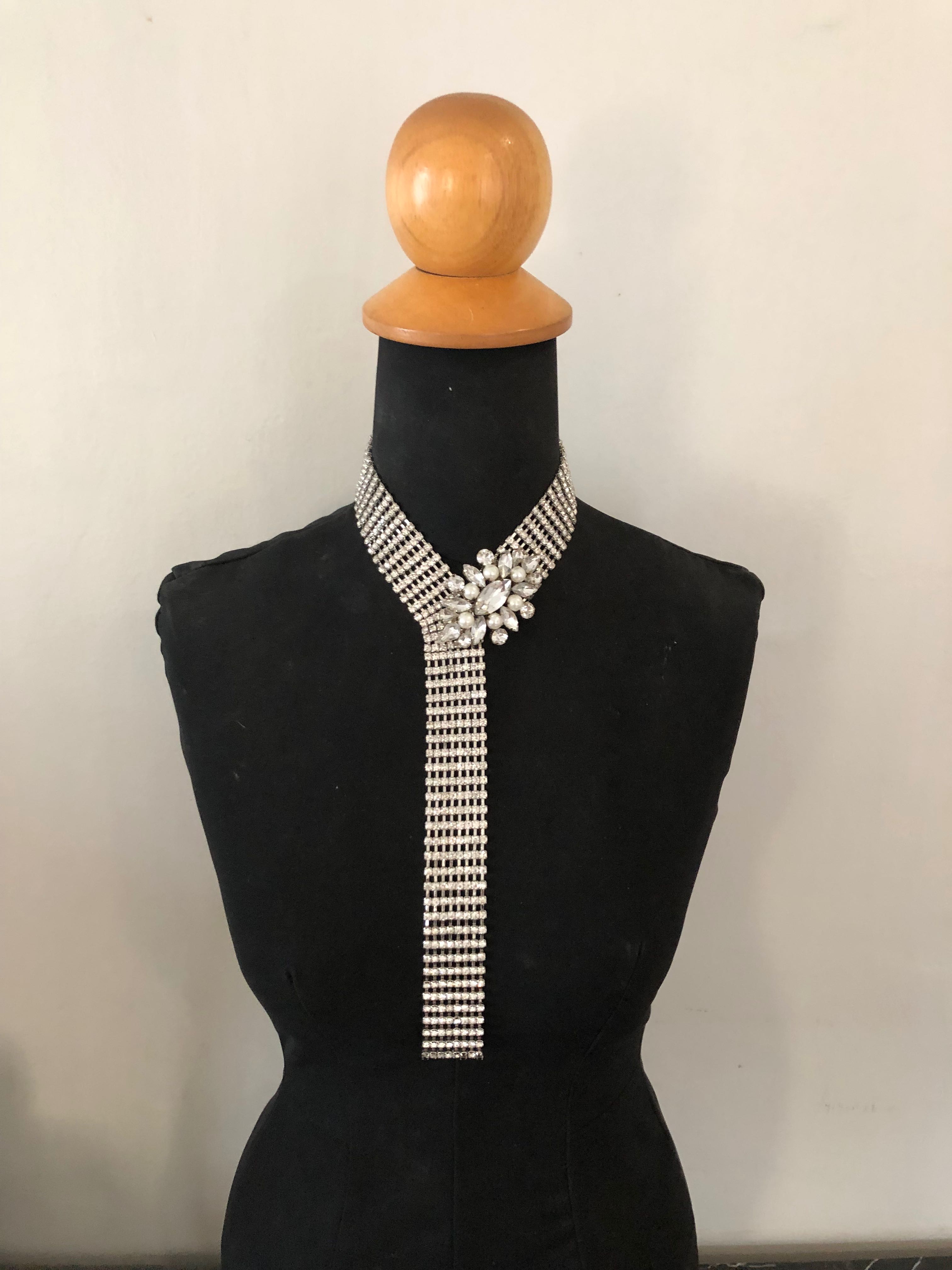 Vintage Sparkling Crystals Necklace ✨💎✨ สร้อยคอวินเทจสวยหรูวิบวับ