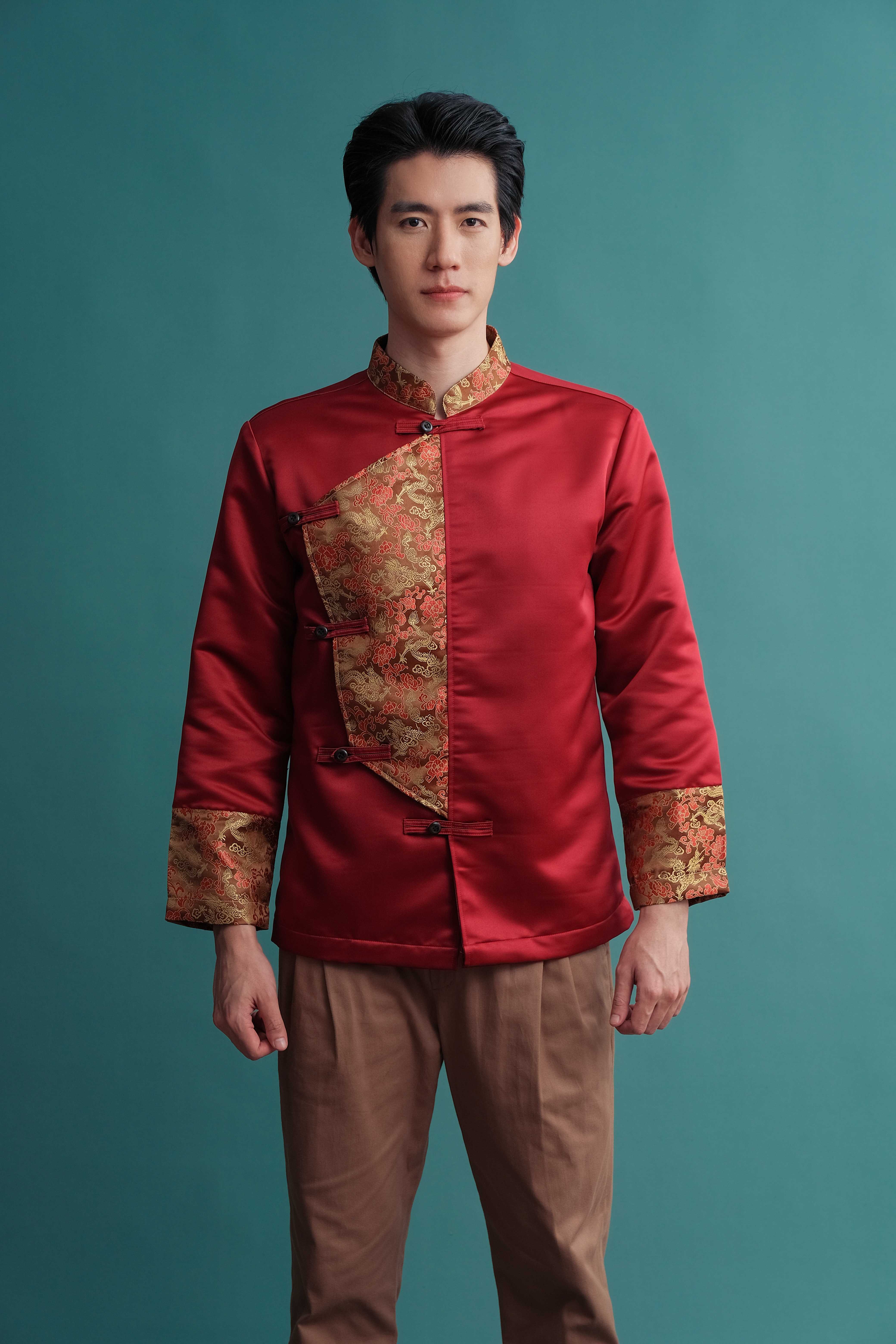 CNY 2024 เสื้อตรุษจีนผู้ชายสีแดงเข้มแต่งลายสีทอง รุ่น LENG
