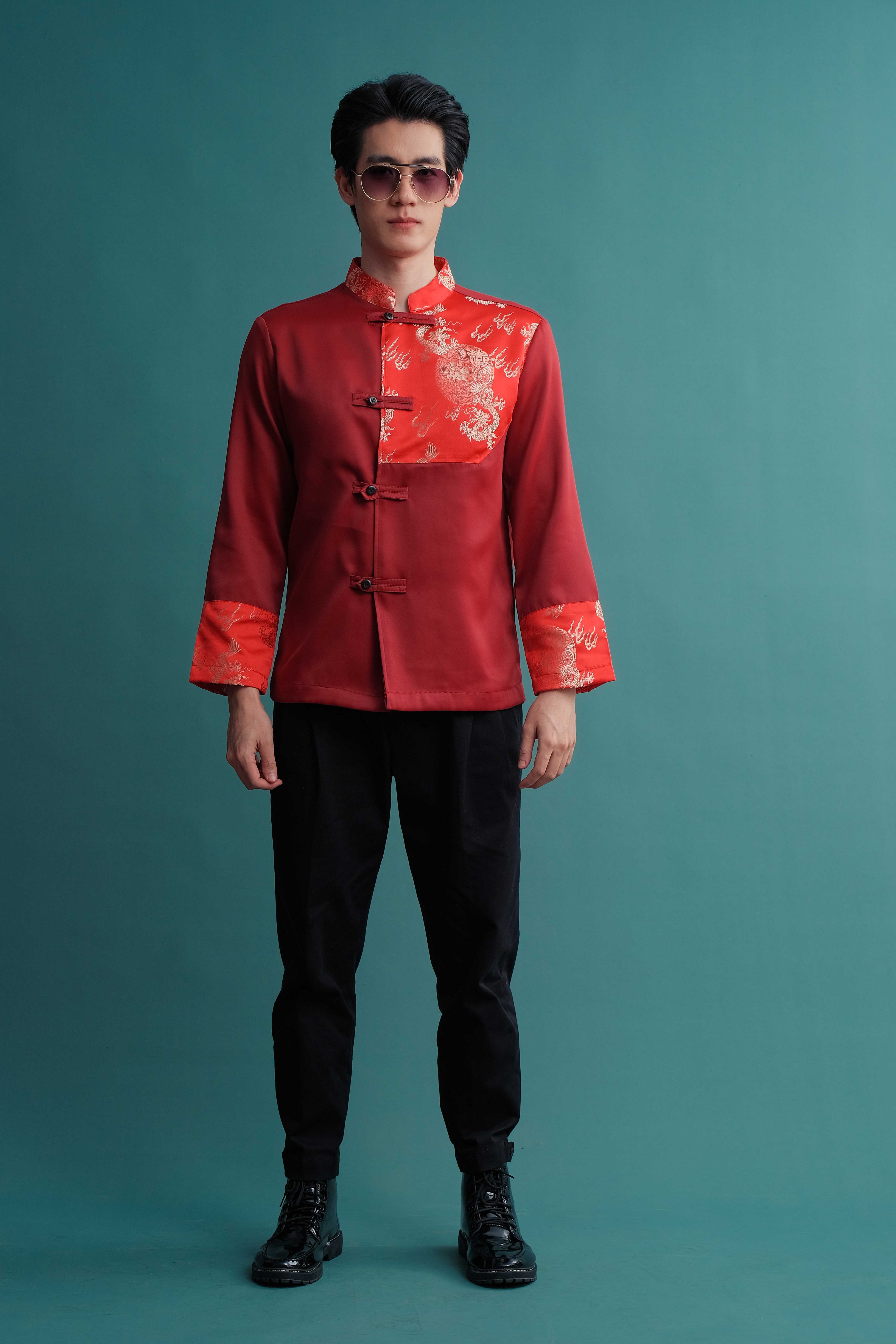 CNY 2024 เสื้อตรุษจีนผู้ชายสีแดงเข้มแต่งลายสีแดงสด รุ่น LHONG