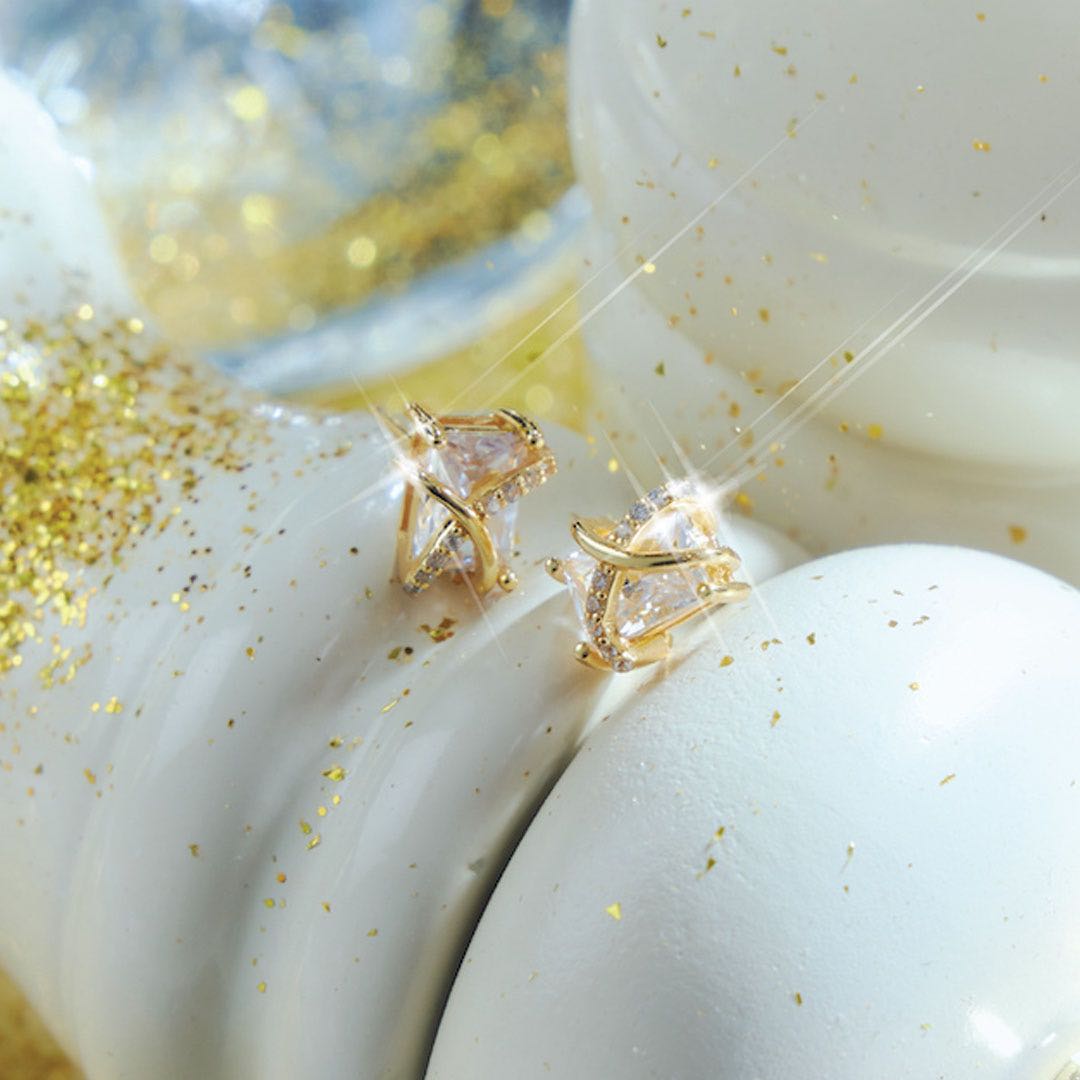 Romantic Hug Baguette Cross Stud