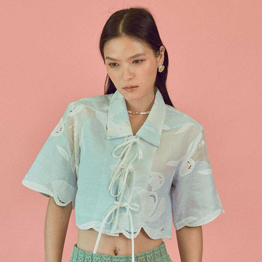 (พร้อมส่ง) Perana เสื้อครอปเชิ้ต Bowie Shirt (โทนฟ้า คละลาย ดูเพิ่มในรายละเอียดสินค้า)