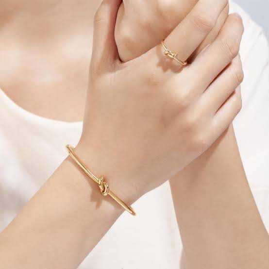 ข้อมือ​ Celine KNOT EXTRA-THIN BRACELET IN BRASS WITH GOLD FINISH  GOLD