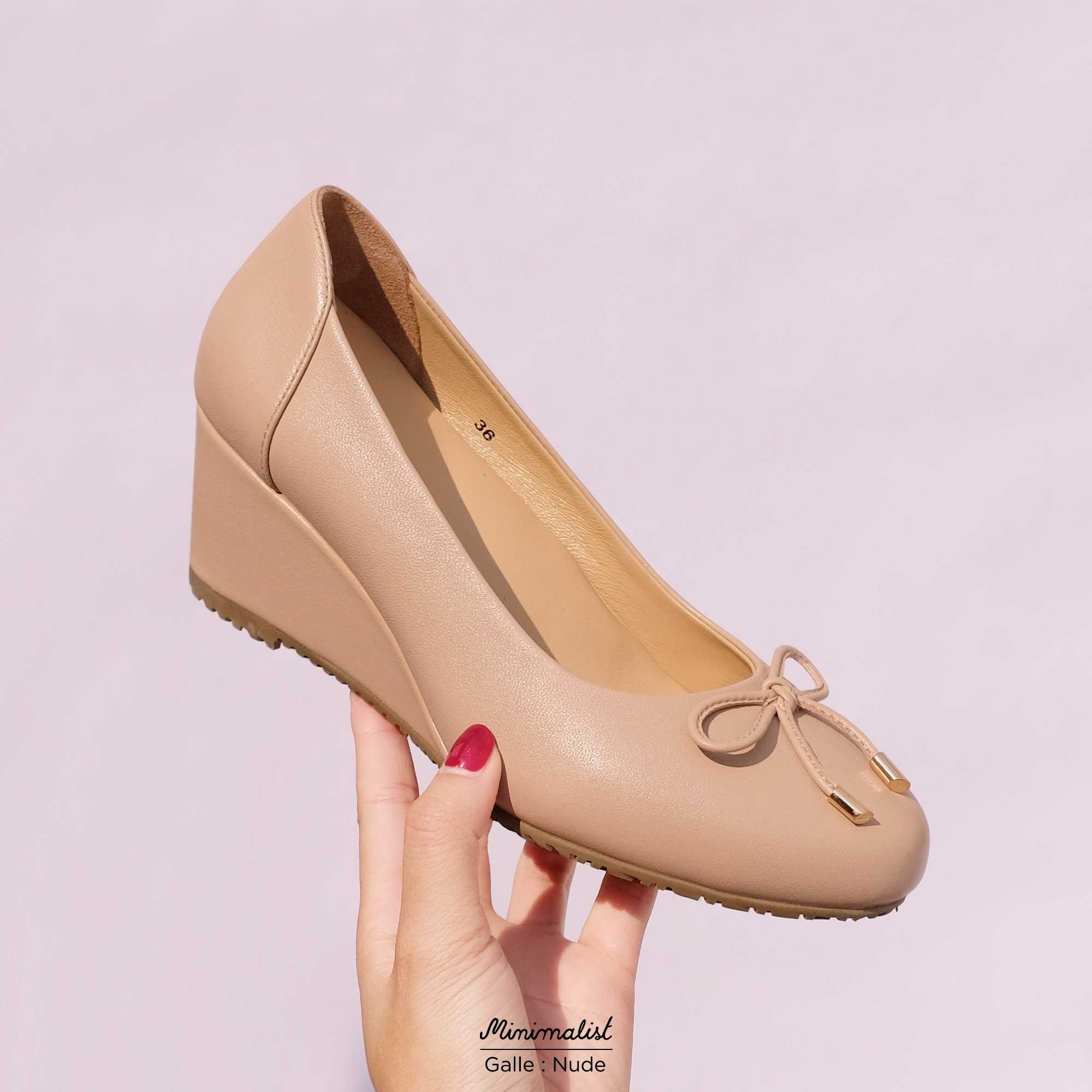 Galle in nude