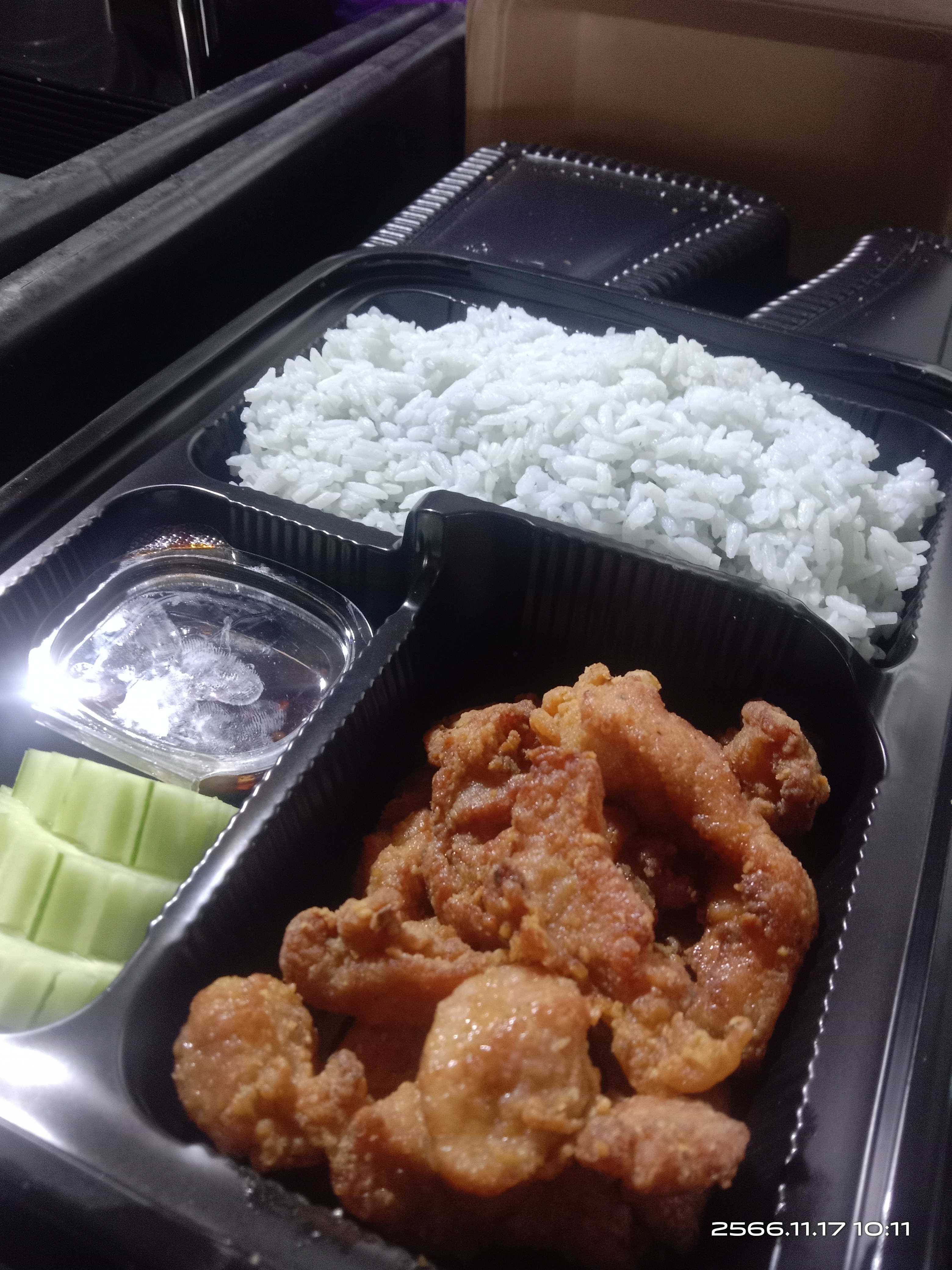 ข้าว+หมูทอดน้ำปลา (เนื้อสะโพก) เนื้อนุ่ม มันน้อย