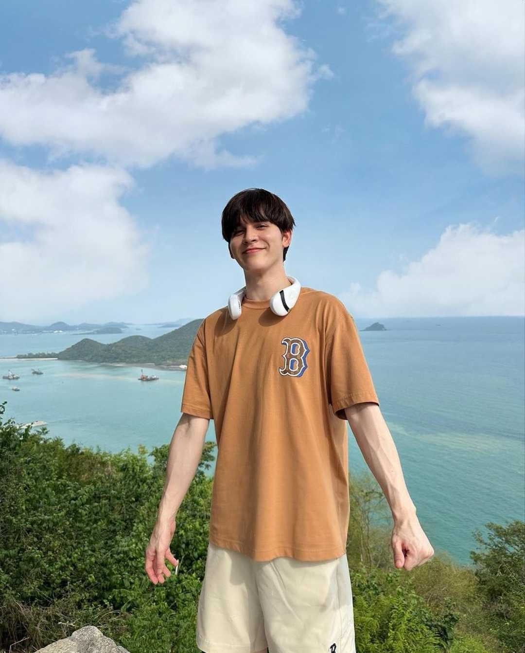 Sale🔥🔥MLB Monotive Oversize T-Shirt  เสื้อโอเวอร์ไซส์ คอกลม แขนสั้น สีน้ำตาล