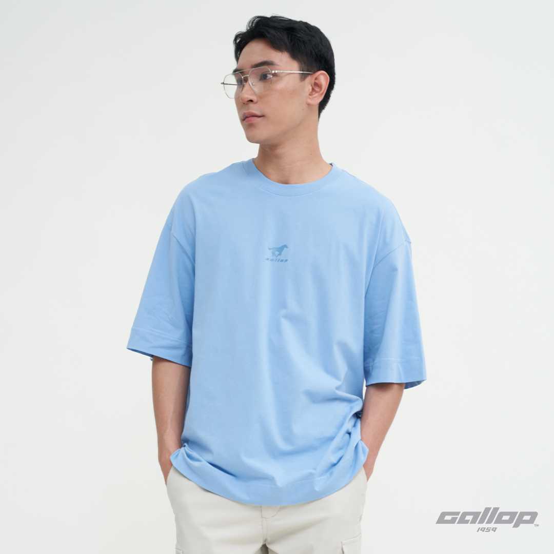 GALLOP : Men's Wear เสื้อ OVER SIZE T-Shirt พิมพ์ลาย Graphi GT9136 สี Sky Blue - ฟ้า