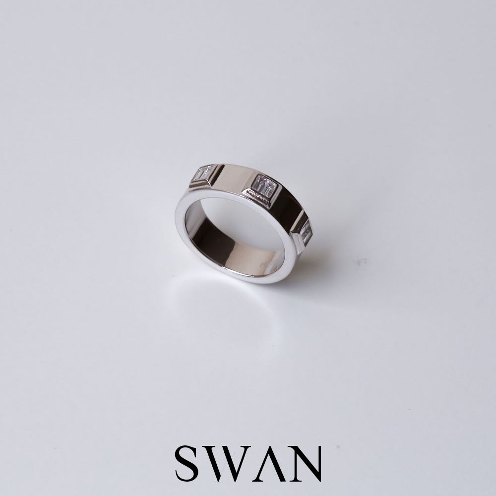 Classic Baguette Ring
