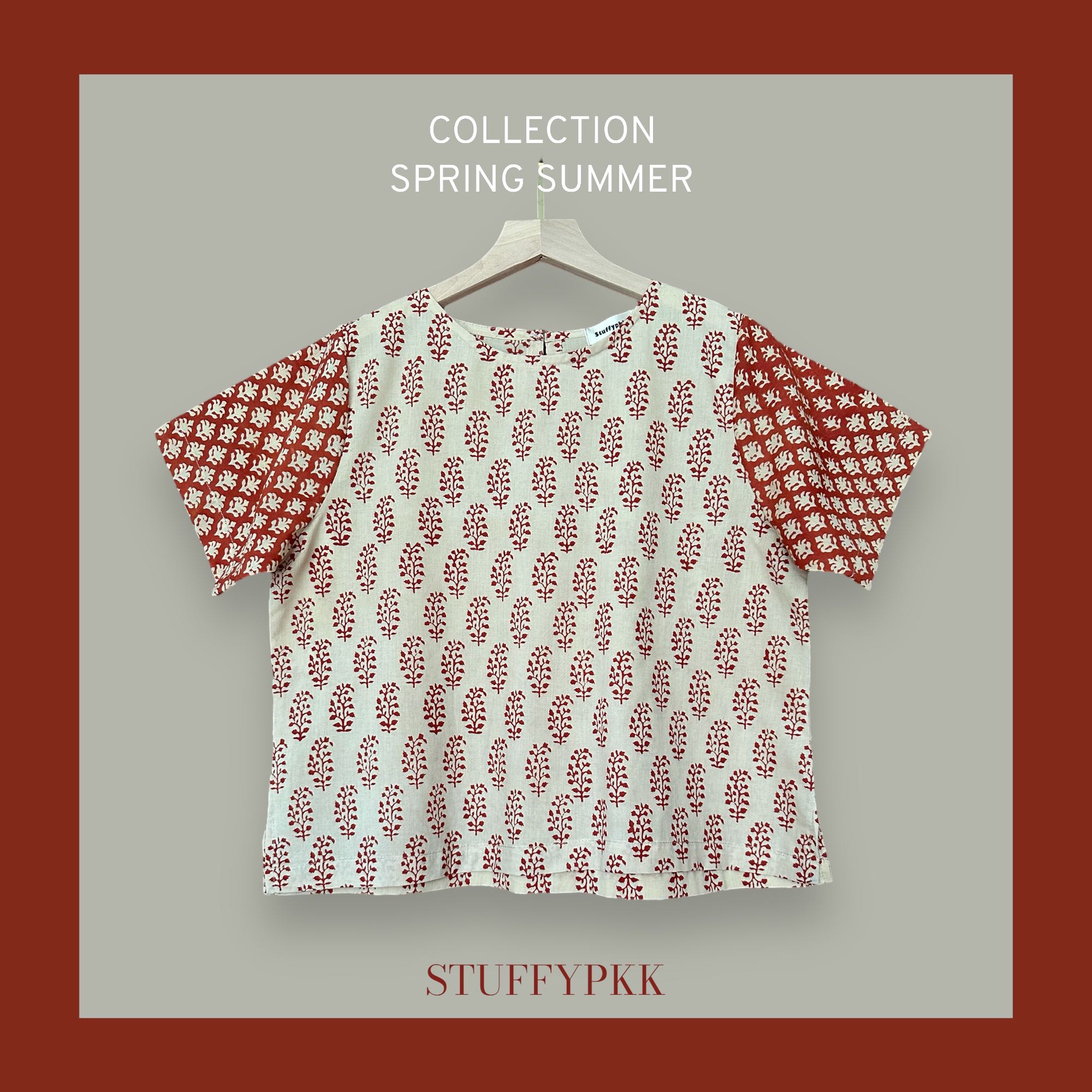 เสื้อคอปาดแขนสั้น สีครีมแขนสีแดง