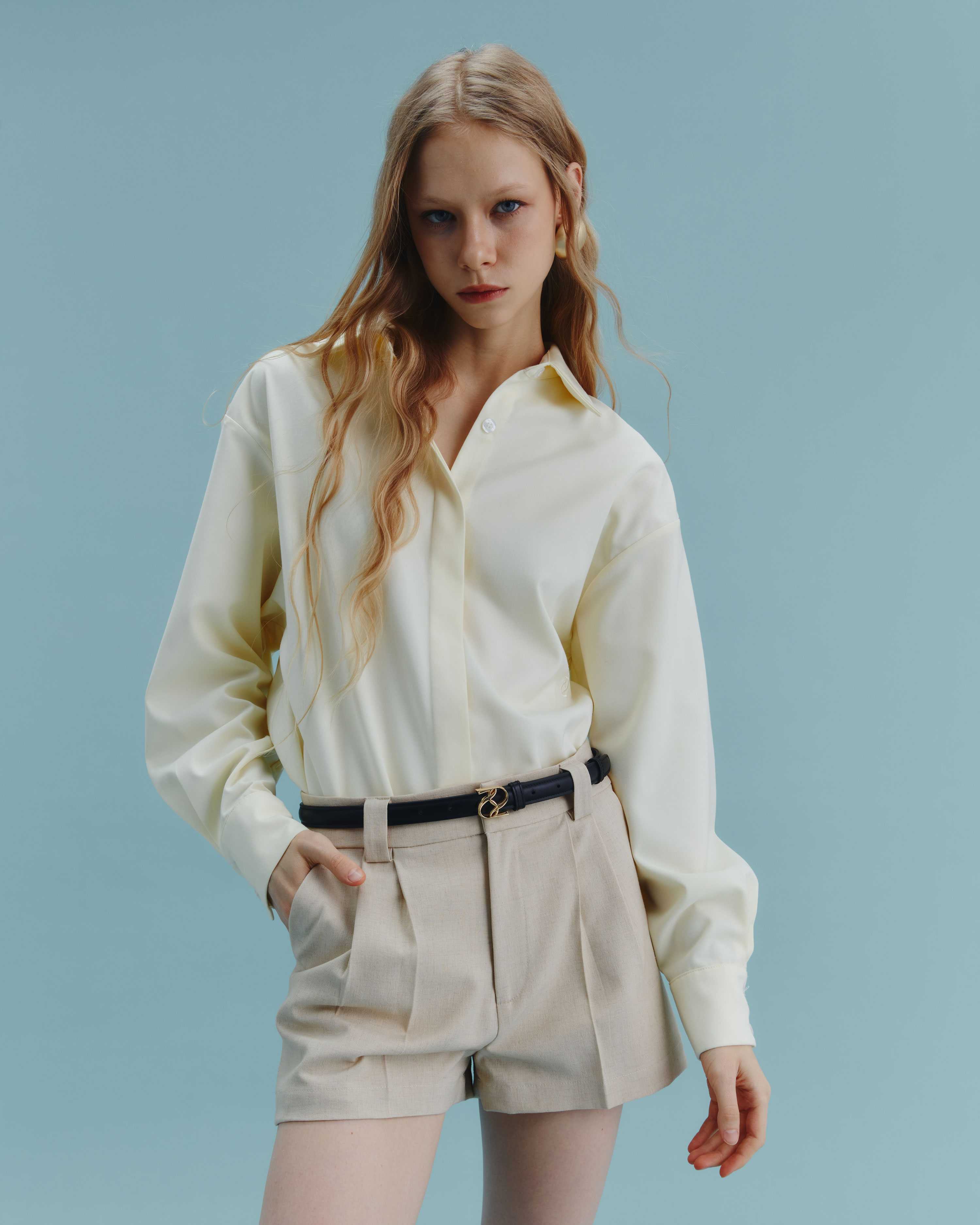 Oversized Tw shirt เสื้อเชิ้ต oversized ปักโลโก้ ผ้านำเข้าจากญี่ปุ่น - Light Yellow