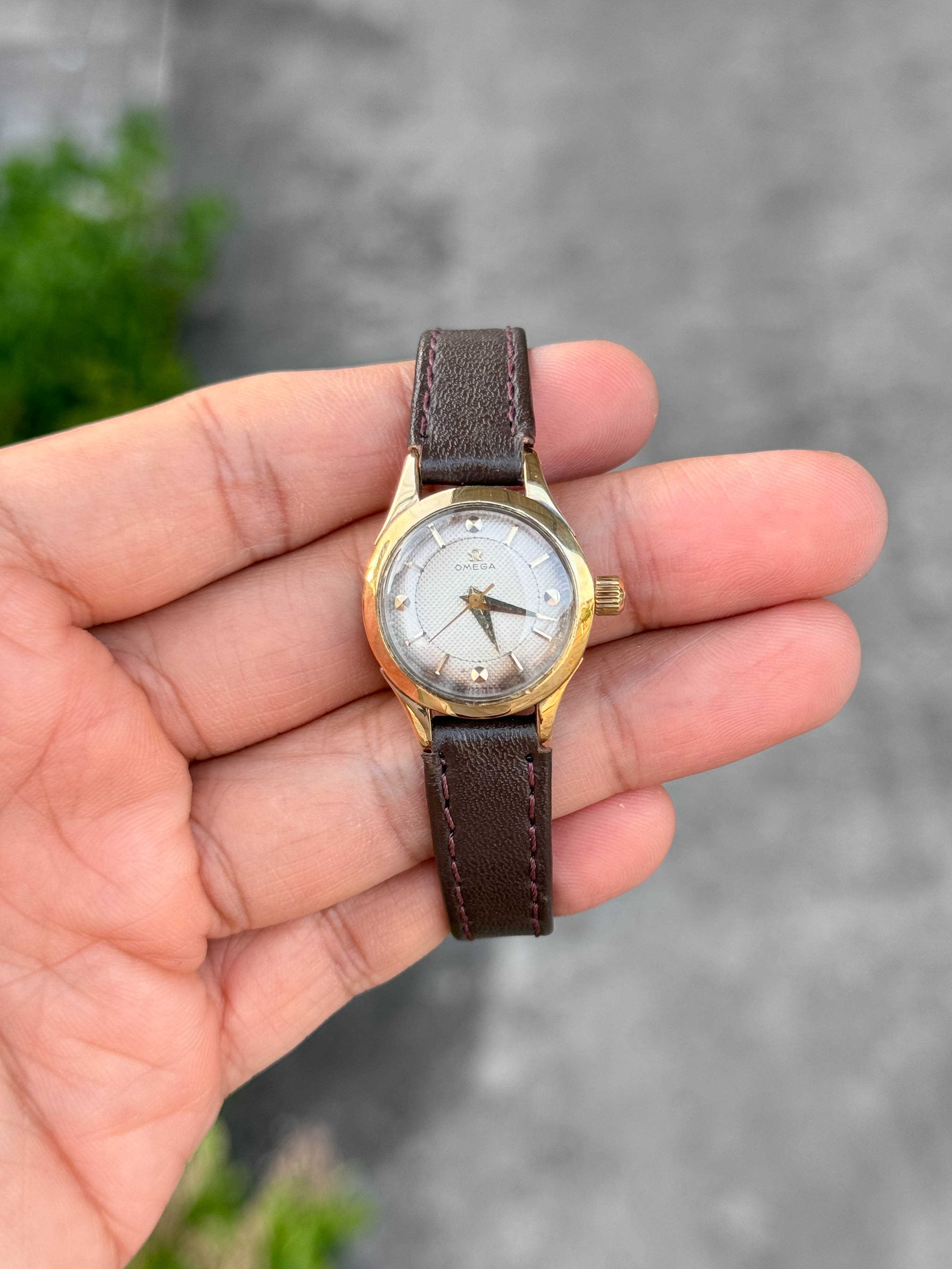 Omega Vintage 18K Manual Winding Lady Size