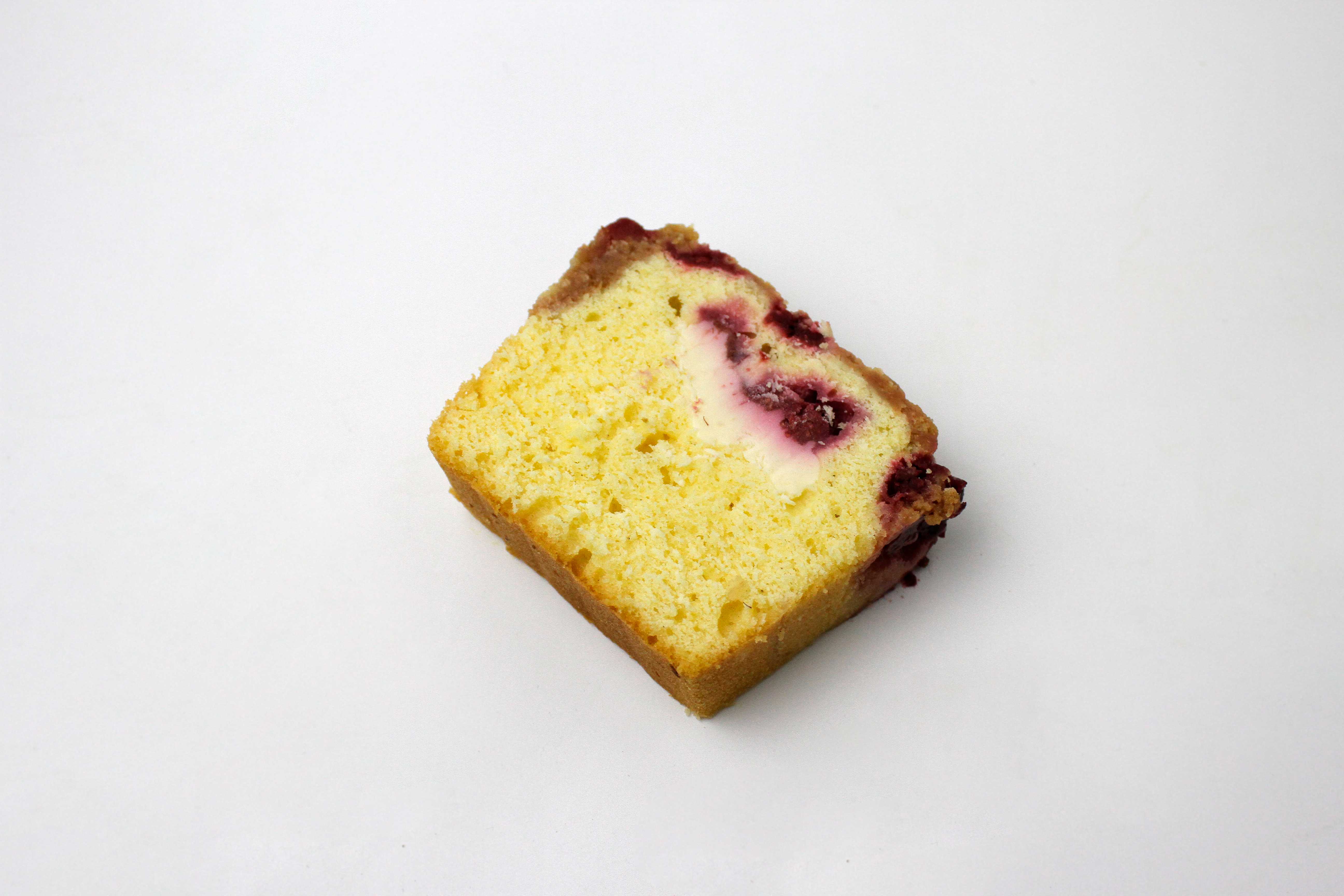 พร้อมทาน - Raspberry crumble  cream -cheese cake (per slice)