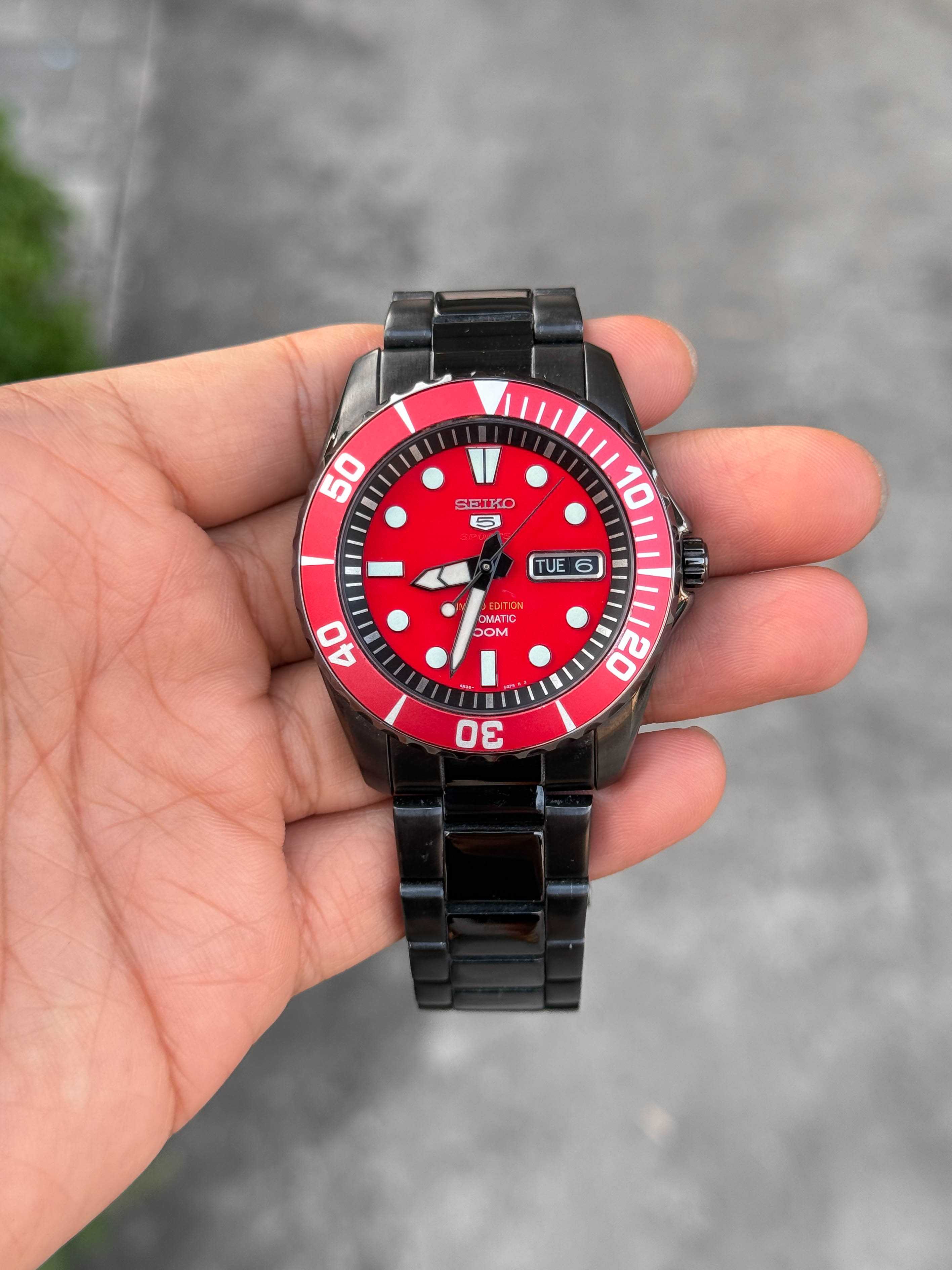 Seiko Red Submariner Limited Edition 1350 Anniversary 50th