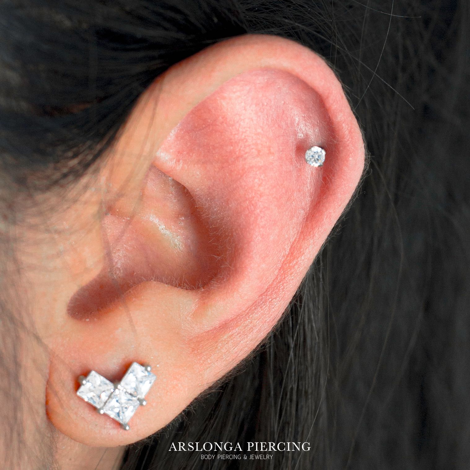 Ear Diamond Titanium ( 2 mm.)