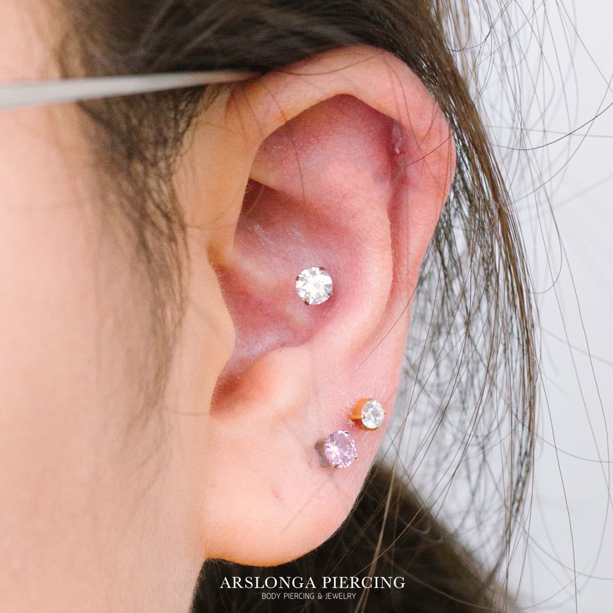 Ear Diamond Titanium ( 4 mm.)