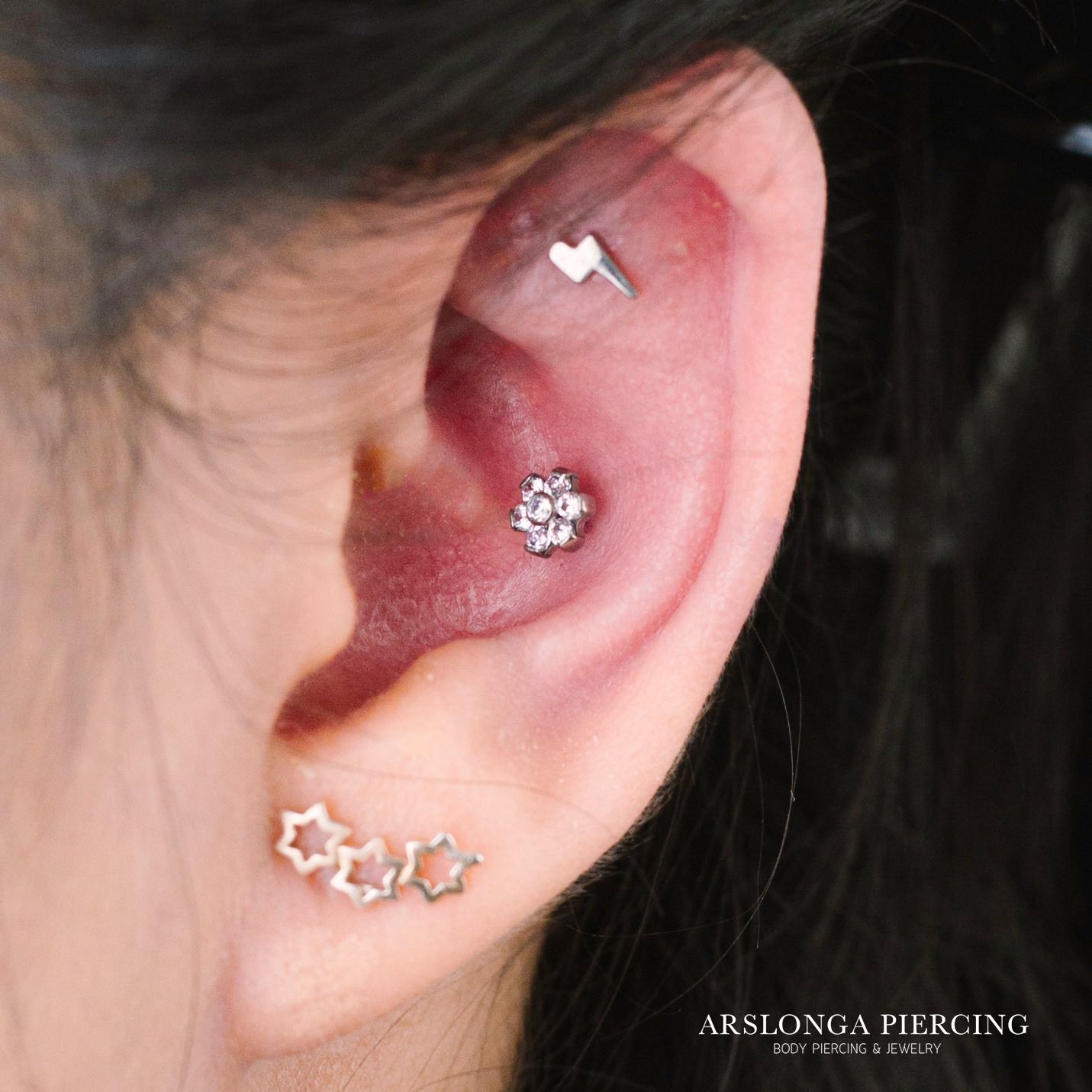 Ear Flower Diamond Titanium