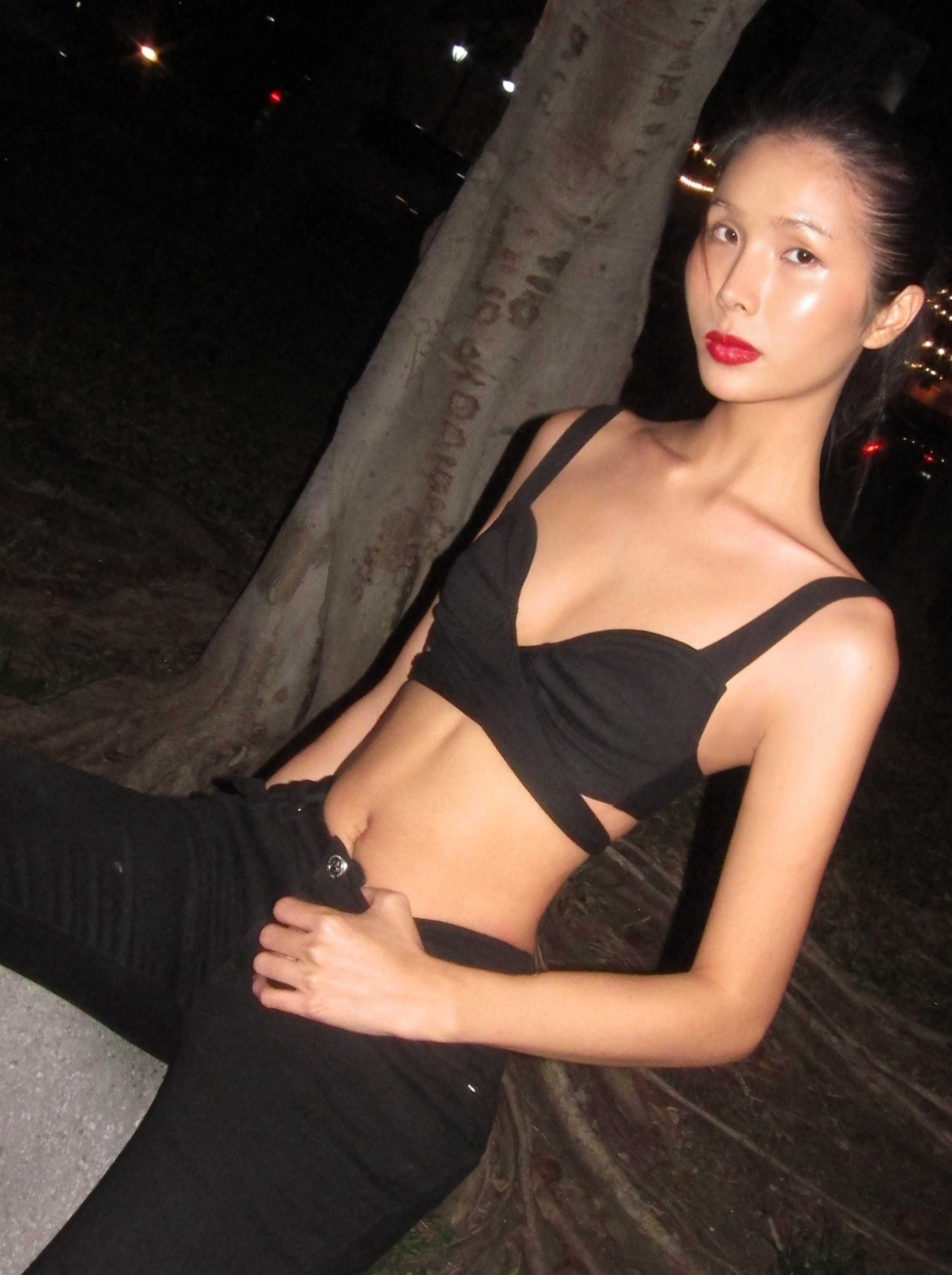 Mandy เสื้อบราสายเดี่ยวแต่กระดุมคาด 2 เม็ด