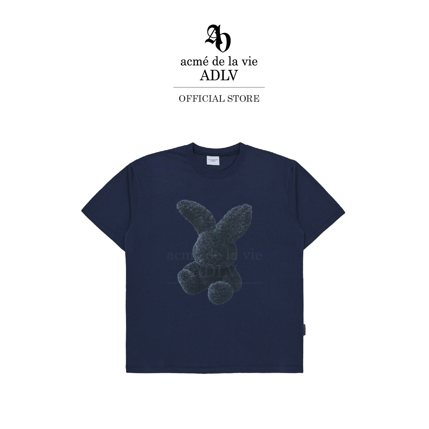 ADLV [acme de la vie] เสื้อยืด Oversize รุ่น Fuzzy Rabbit Short Sleeve T-Shirt Navy