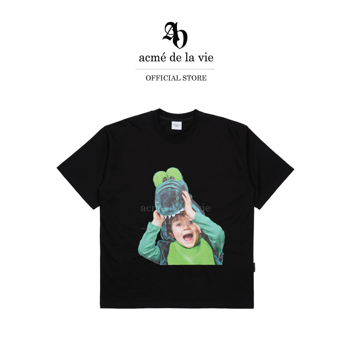 ADLV [acme de la vie] เสื้อยืด Oversize รุ่น Baby Face Crocodile Doll Short Sleeve T-Shirt Black
