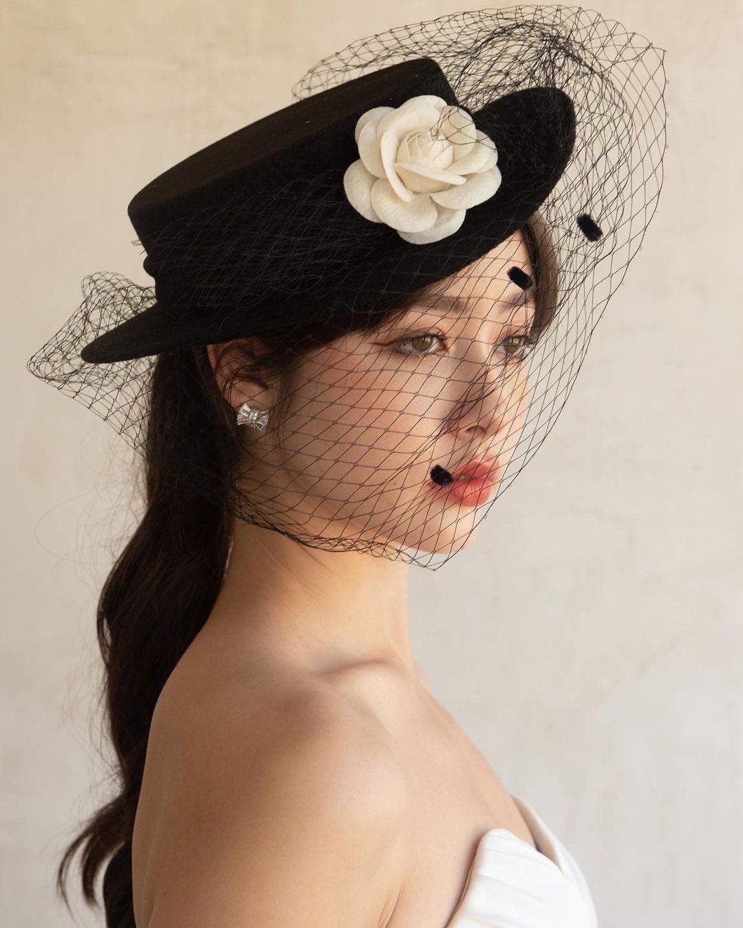 Black net with white camellia (พร้อมส่ง!)