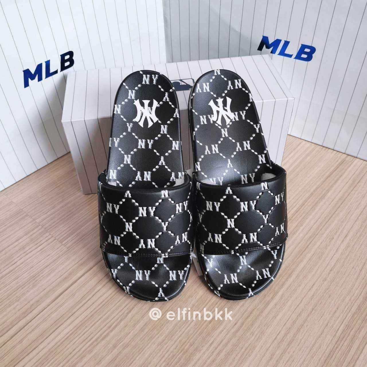 Clearance Sale📣 MLB Mound Dia Monogram Slides/Sandals NY  รองเท้าแตะแบบสวม NY สีดำ สีเบจ สีครีม