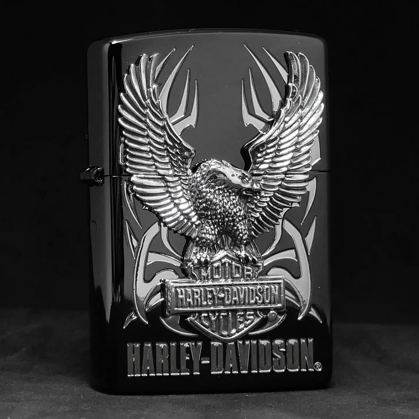 Zippo ไฟแช็กรุ่น HDP-05 Harley Davidson -  Big Metal Eagle (Black Silver)