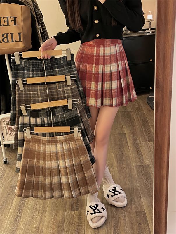pleated skirt 