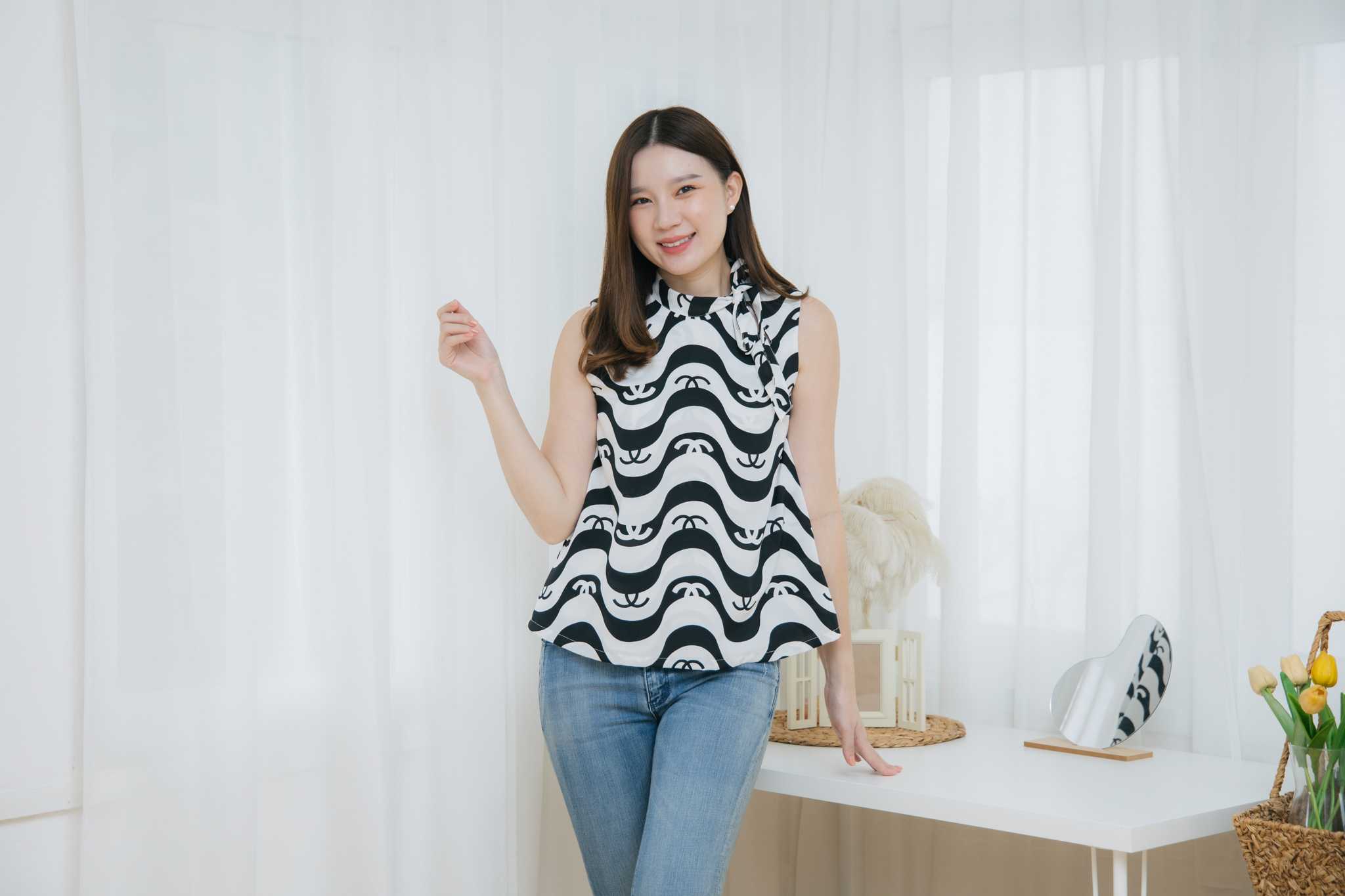 เสื้อให้นม Black wave shoulder top