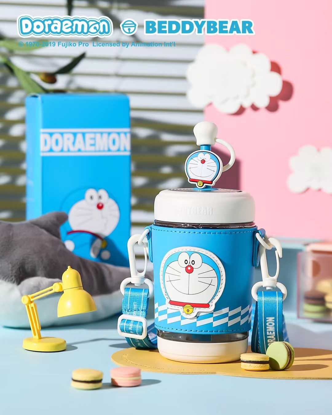 BeddyBearXDoreamon กระติกน้ำใสไตรตัน ฝาหลอดดูด พร้อมปลอกหุ้มหนังและสายสะพาย BB008-015D