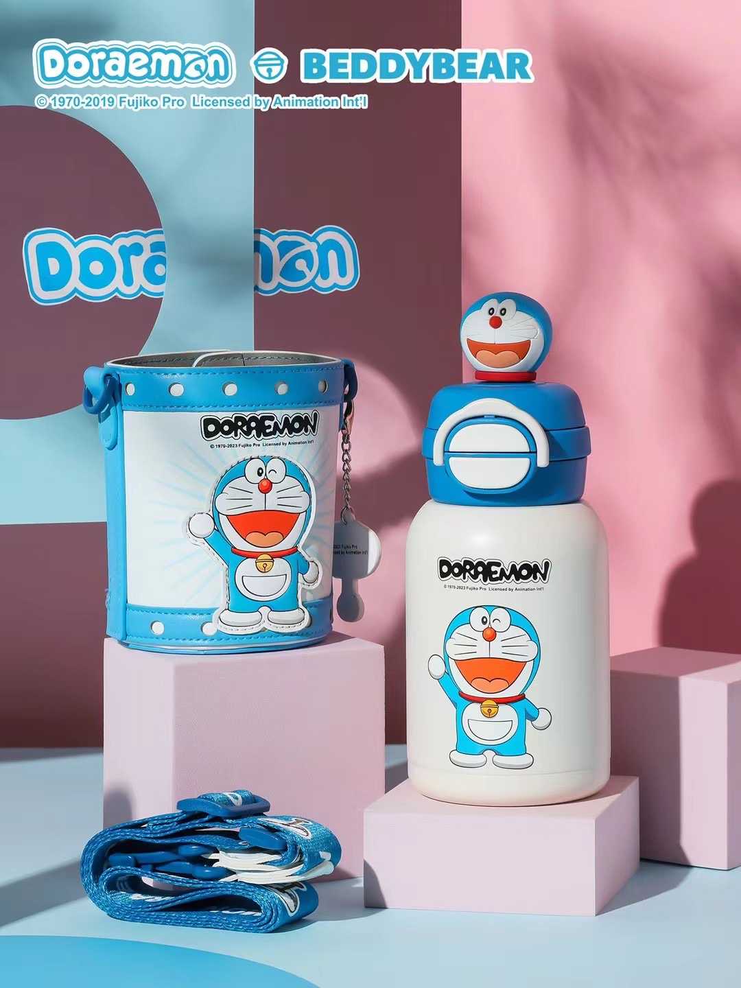 BeddyBearXDoreamon กระติกน้ำสูญญากาศสแตนเลส เก็บอุณหภูมิ หลอดดูด/ยกดื่ม พร้อมกระเป๋าสะพาย BB011-015D