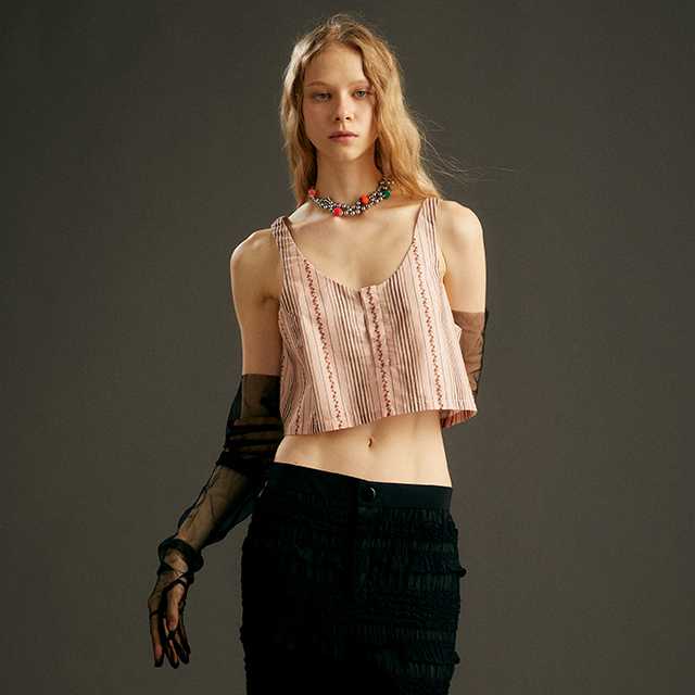 เสื้อกล้ามครอป LULU