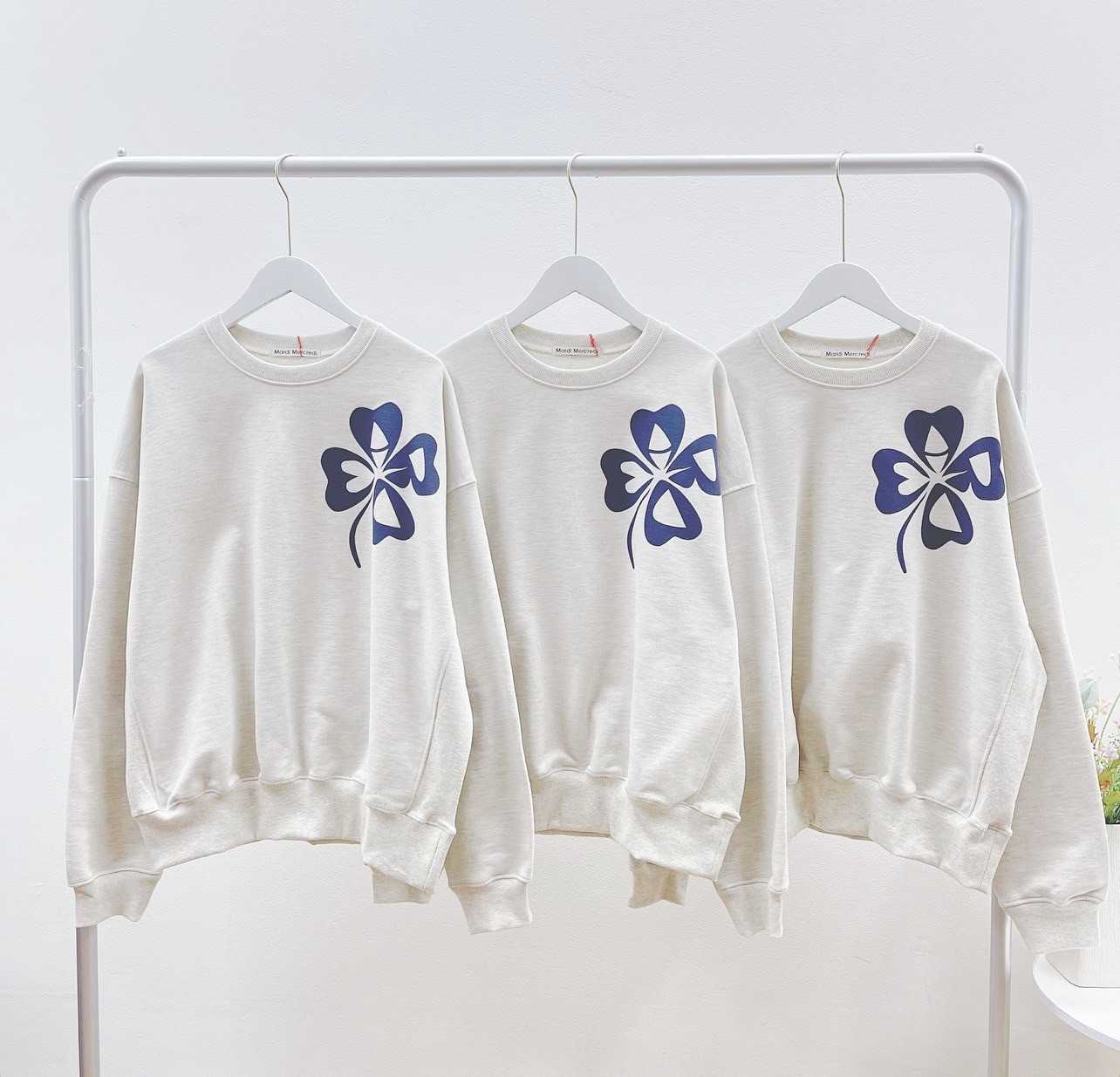 Mardi Clover Sweatshirt (Oatmeal/Navy)