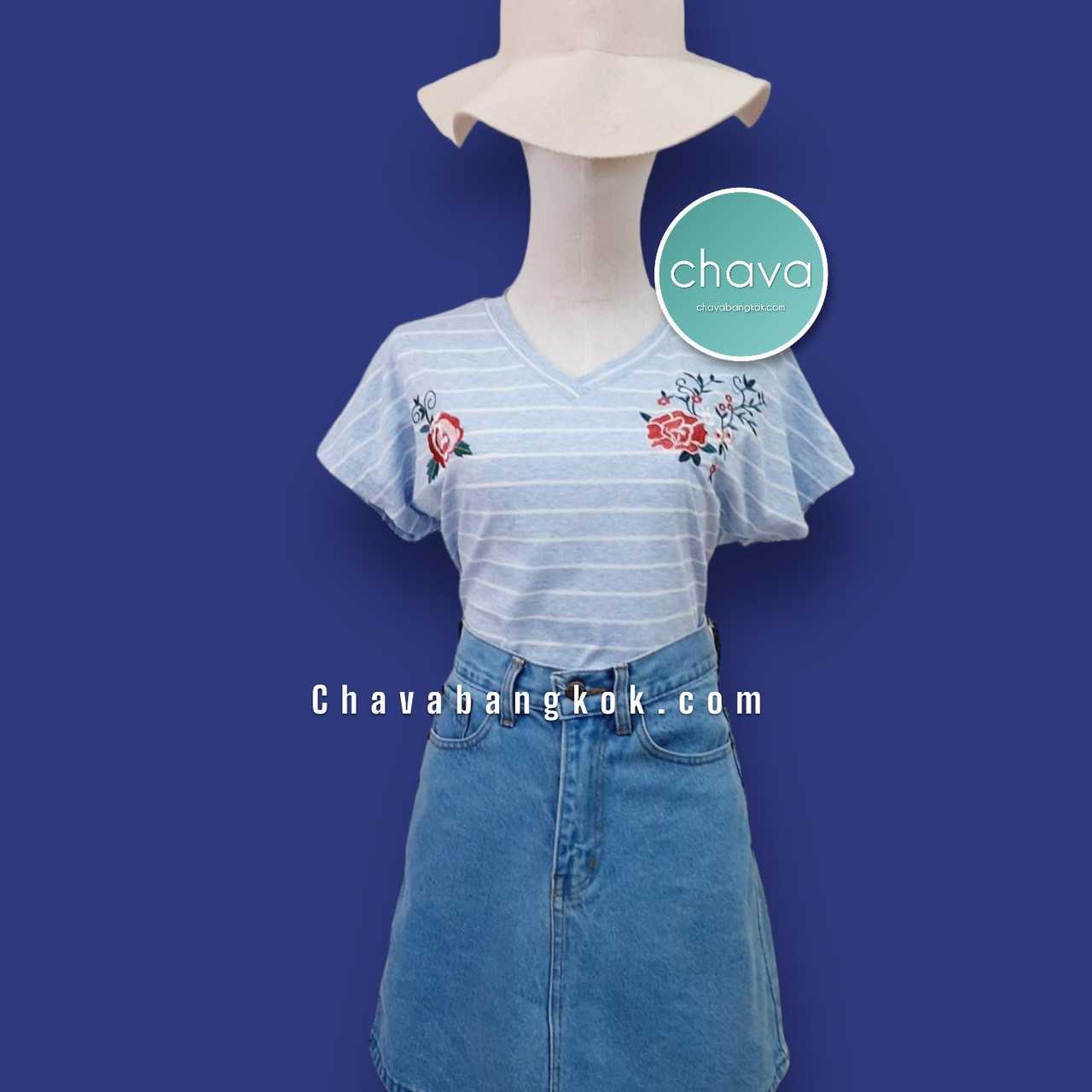 เสื้อยืด สีฟ้า คอวี ปักลายดอกไม้ Hand made