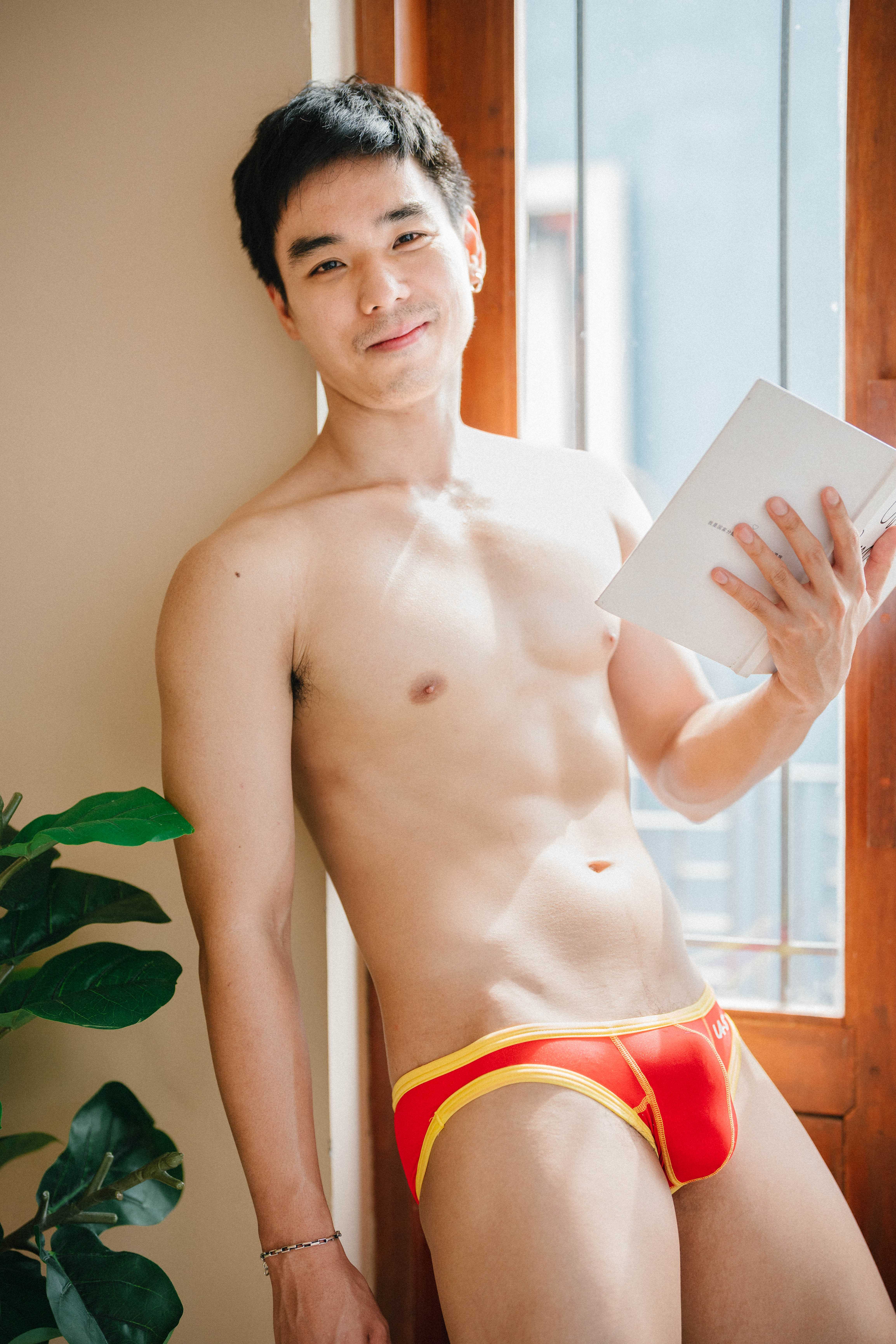 Guy Pouch Red Yellow