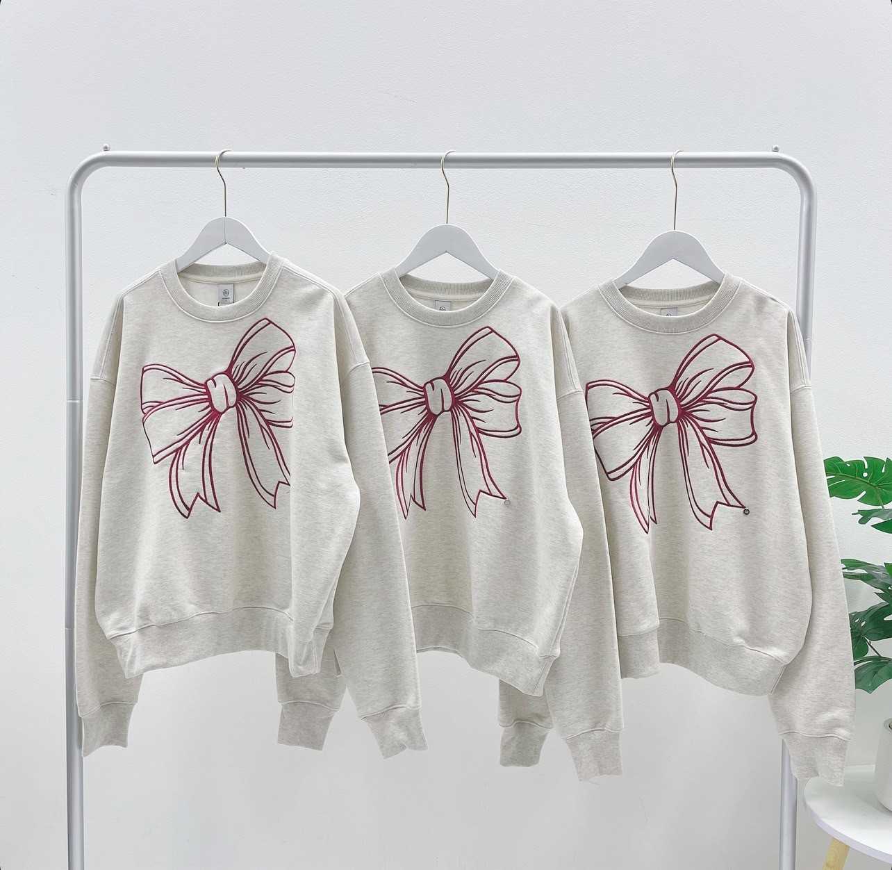 RONRON Big Ribbon Line Sweatshirt (Oatmeal)