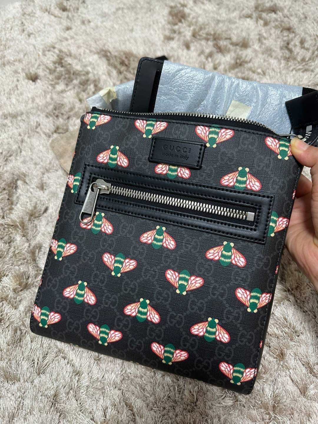 Gucci bee Messenger bag LINE SHOPPING