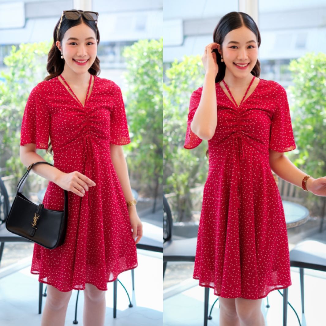 ชุดเดรสชีฟอง ลายหยอดน้ำ สีแดง แต่งผ้ารูดอก กระโปรงทรงจีบปล่อย มีซับในทั้งตัว ซิบหลัง