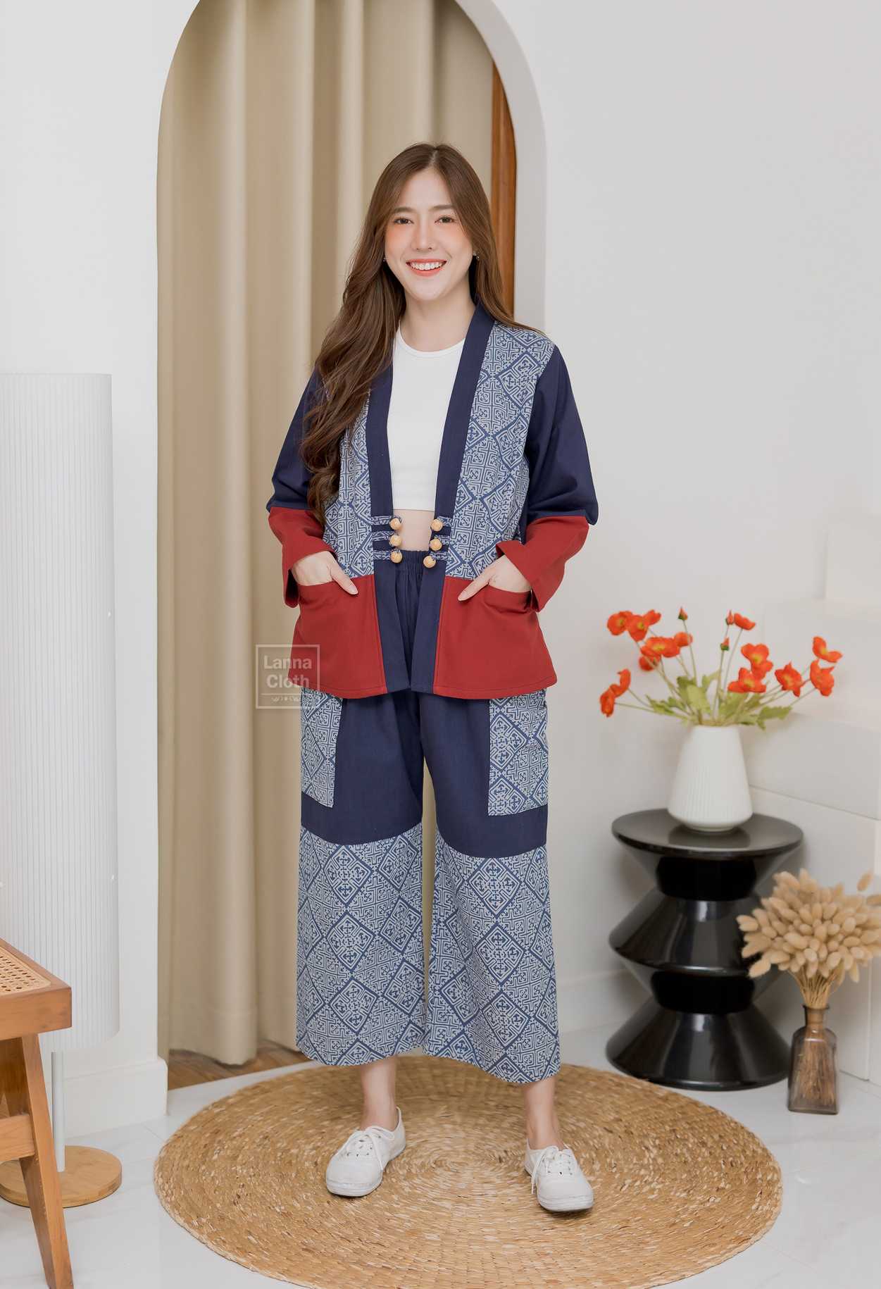 (ขายแยกชิ้น) เสื้อคุลมทูโทน สีกรมท่า ตัดขอบสีแดงเข้ม กางเกงสีกรมท่า แต่งผ้าพิมพ์ลาย