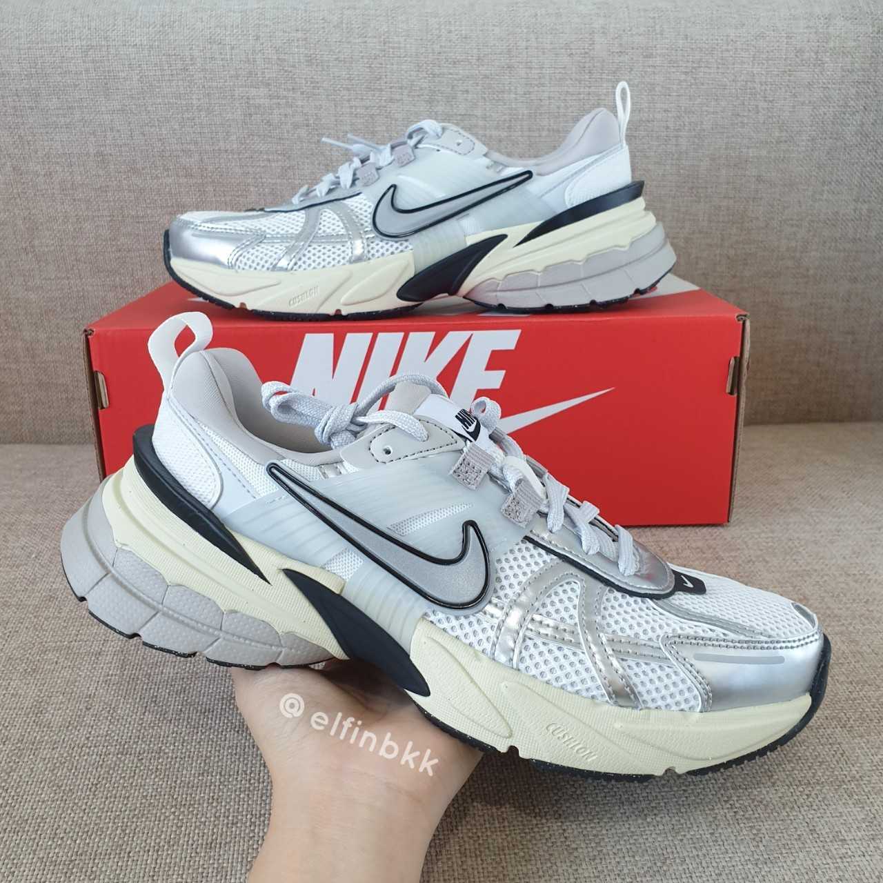⭐ขายดี⭐ NIKE V2K Run รองเท้าผ้าใบ รองเท้าวิ่ง สีขาว สีเขียว สีน้ำตาล สีเงิน