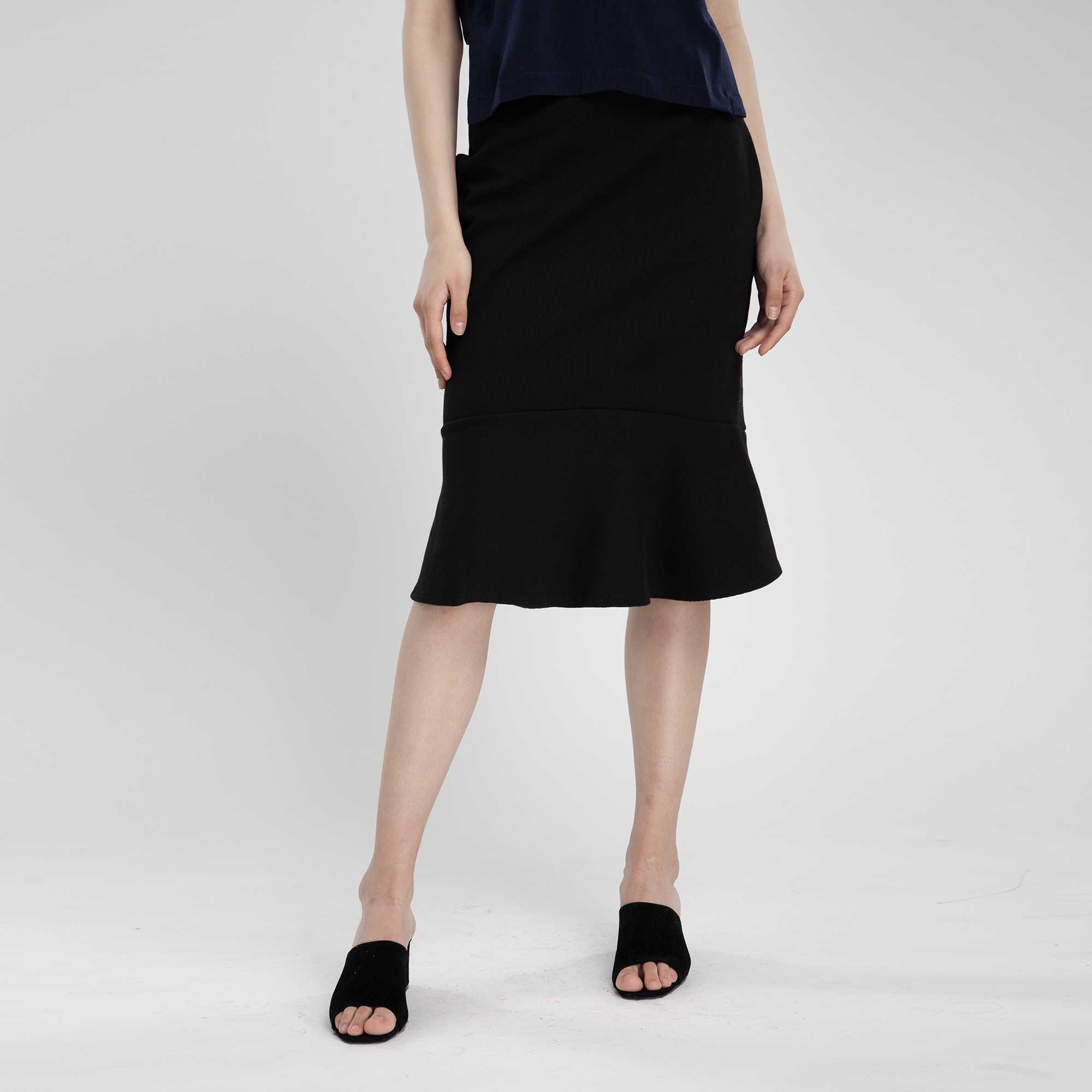 QueenCows กระโปรงหลังคลอด Sue Support Skirt With Pleated Hem (Black)