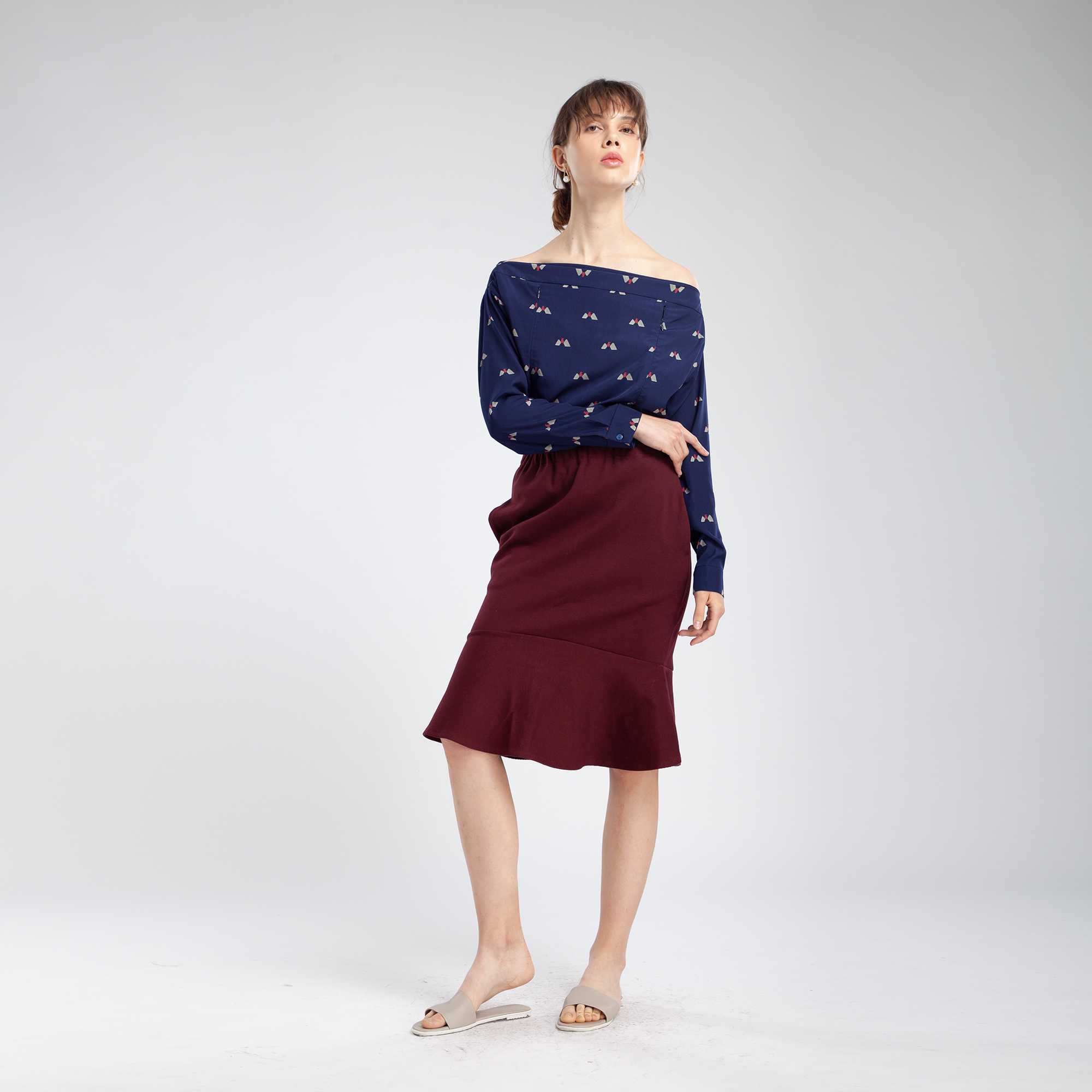 QueenCows กระโปรงหลังคลอด Sue Support Skirt With Pleated Hem (Burgundy)