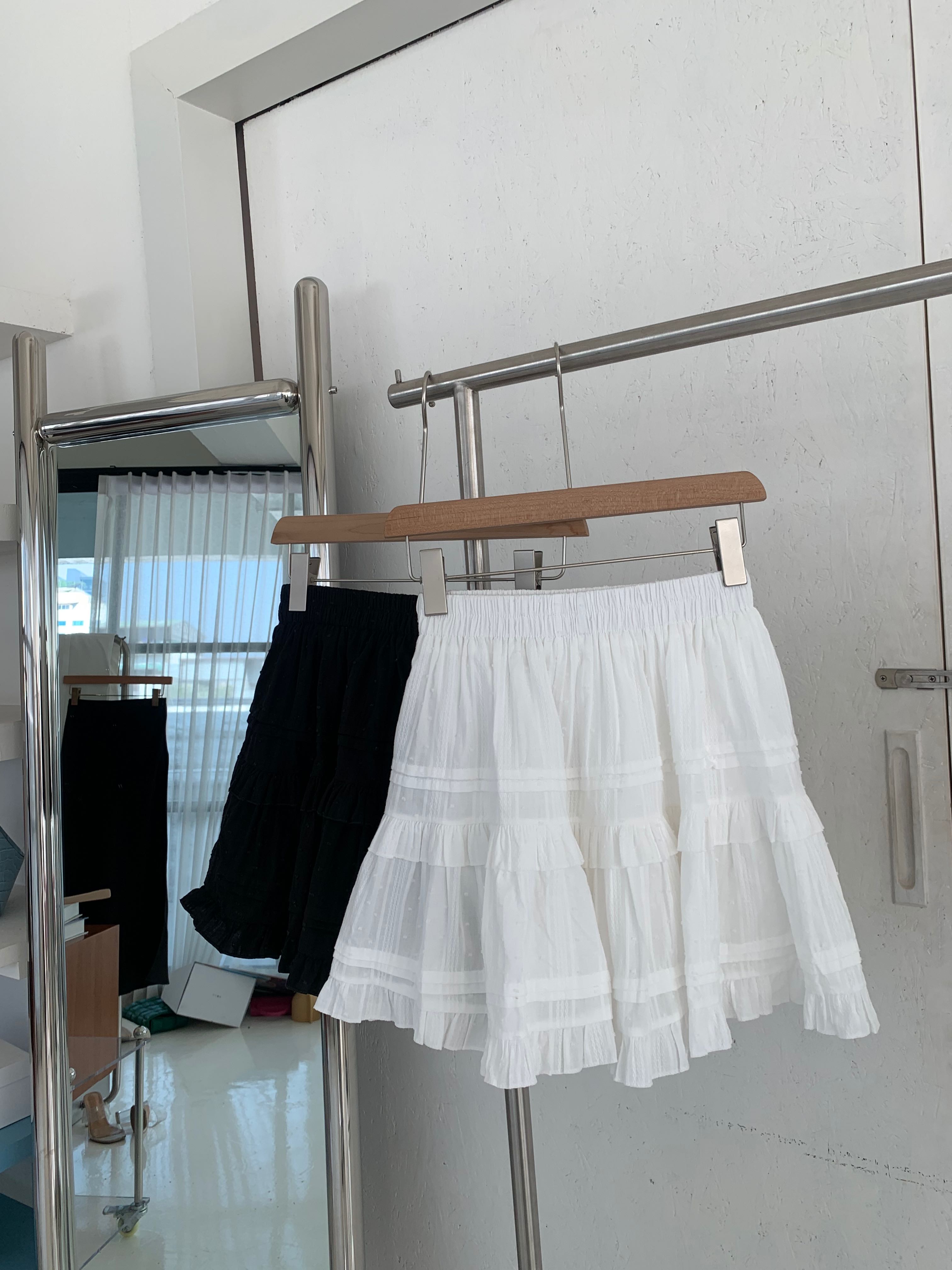 HOF - Sosie skirt #H011 กระโปรงลูกไม้สั้น 🛒 พร้อมส่งจากไทย