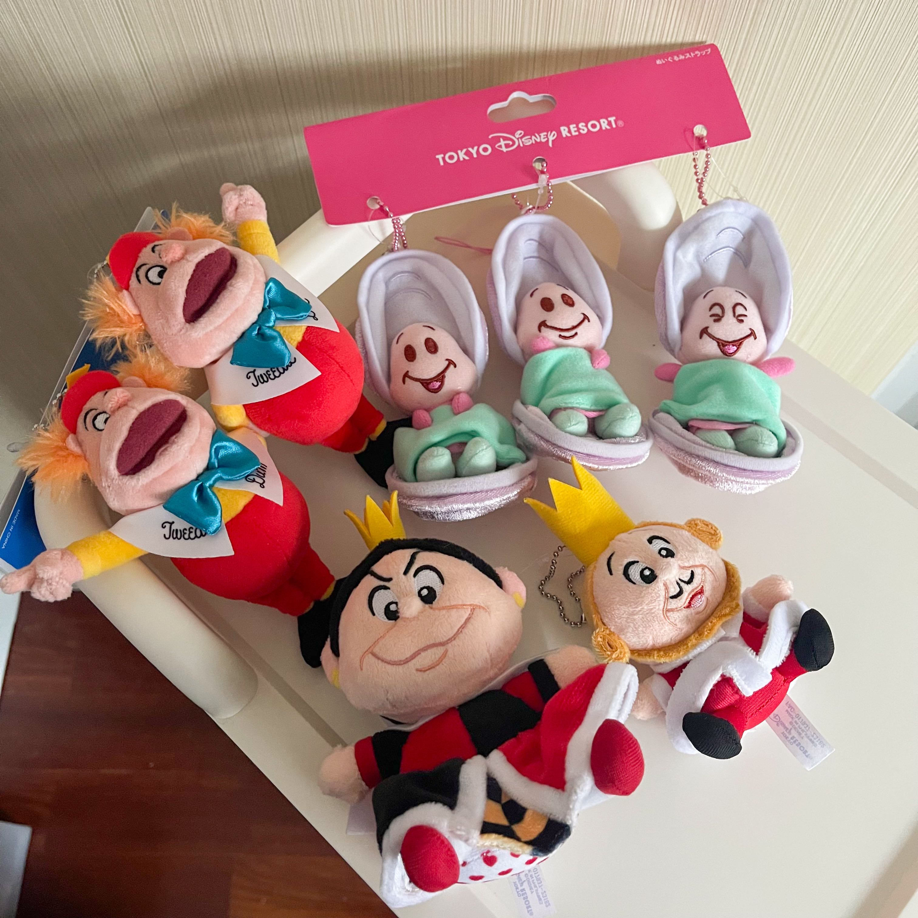 พวกกุญแจ จากเรื่อง Alice in Wonderland