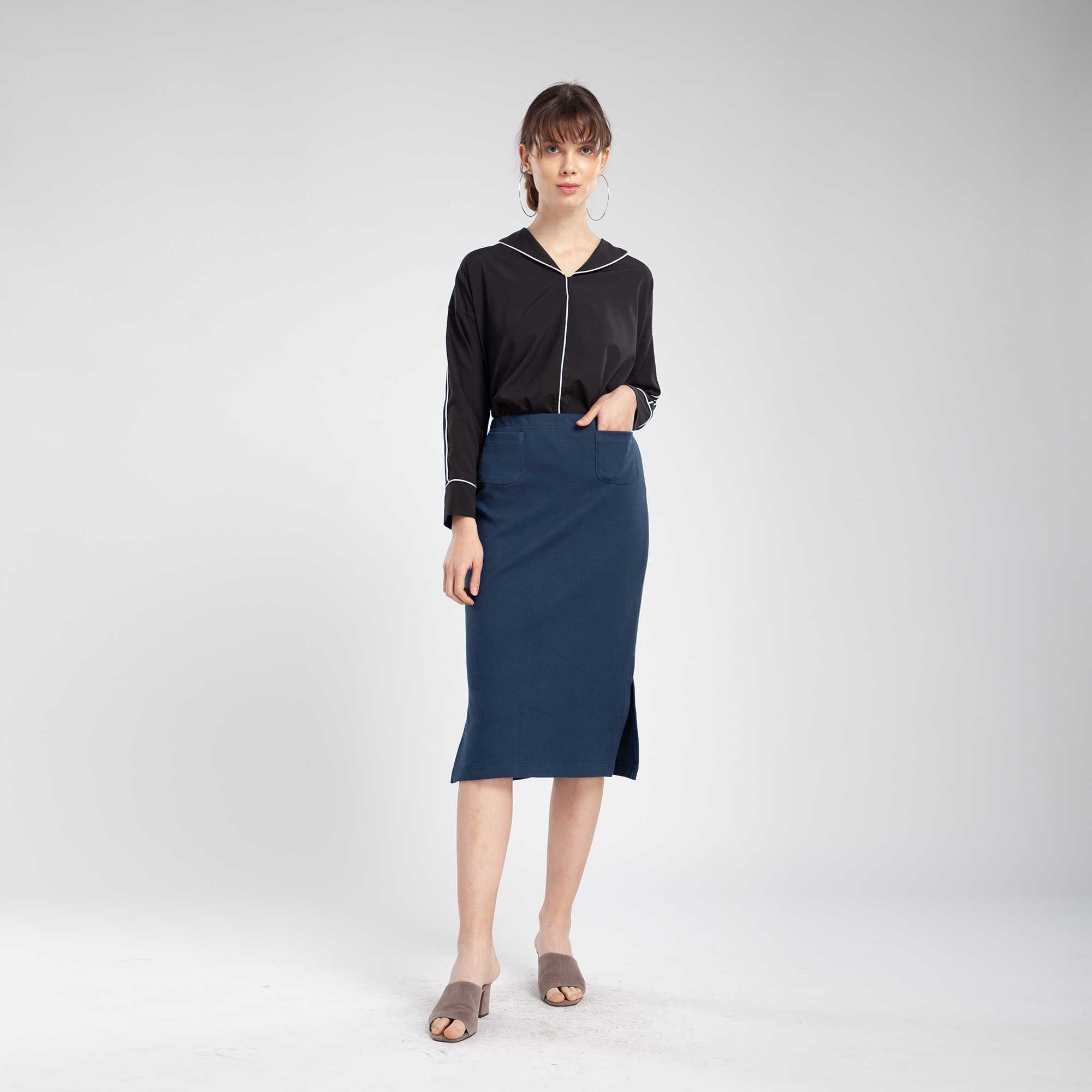 QueenCows กระโปรงหลังคลอด Mora Support Midi Skirt (Navy)