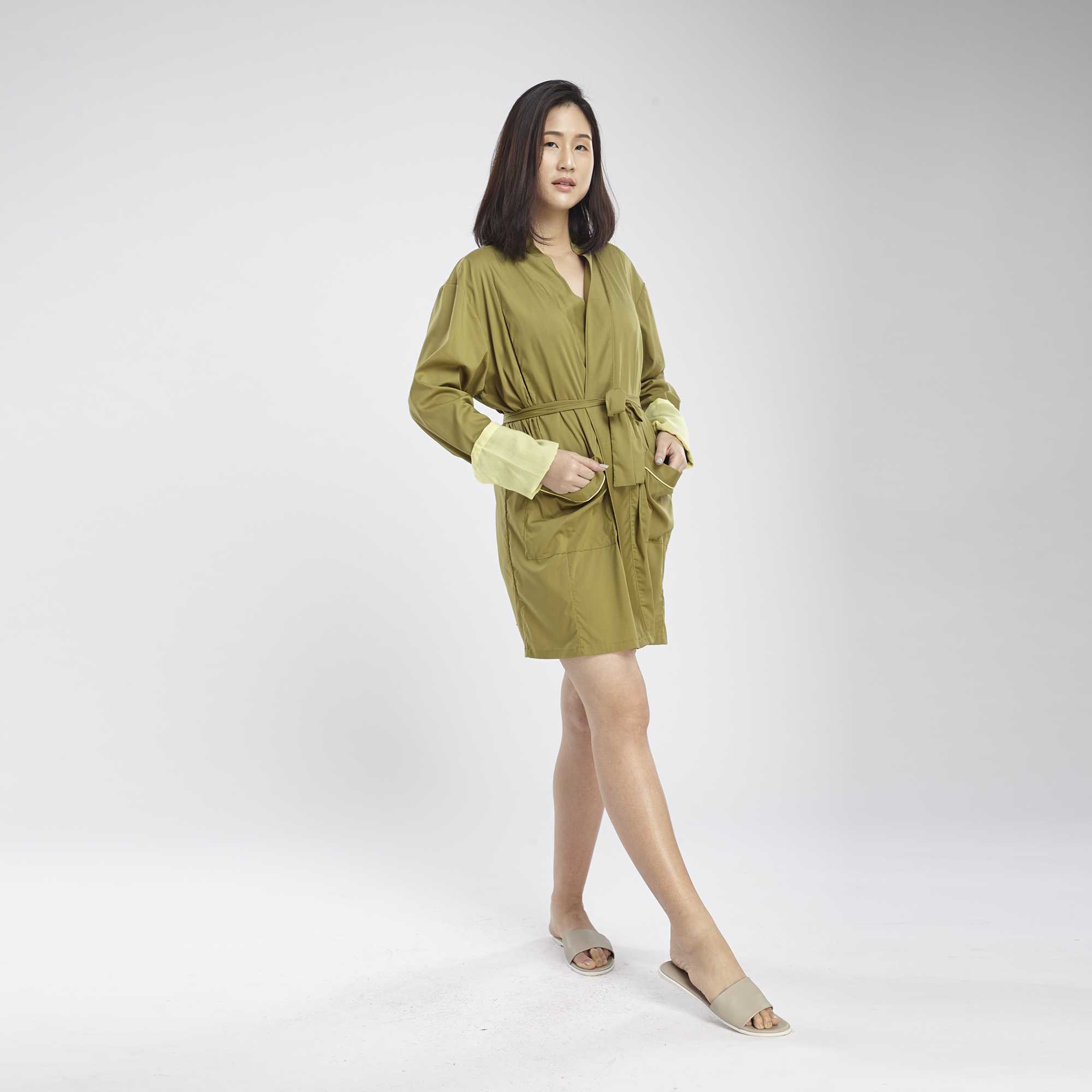 QueenCows ชุดให้นม Cara Long Sleeve Robe Shirt (Green)
