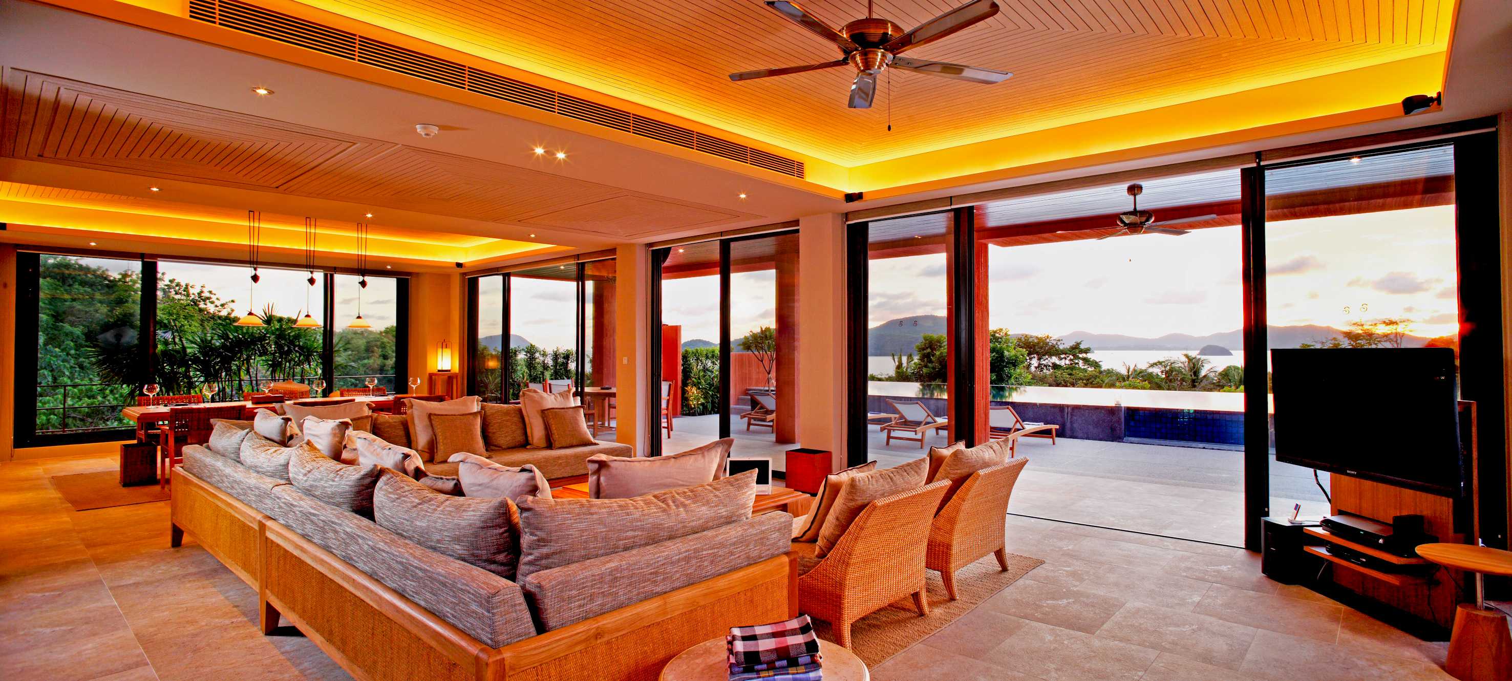 4BR Residence Pool Villa Ocean View 1 คืน - HotDeal